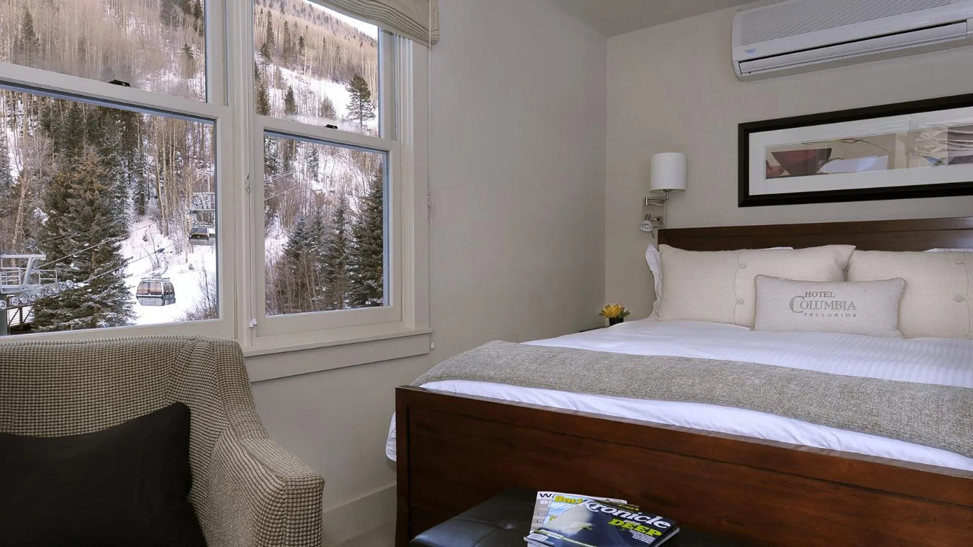 Bed in Hotel Columbia