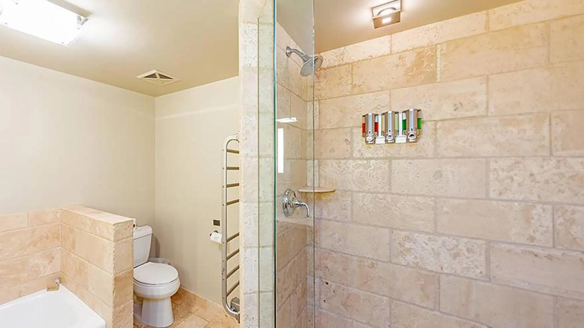 Shower in Hotel Columbia