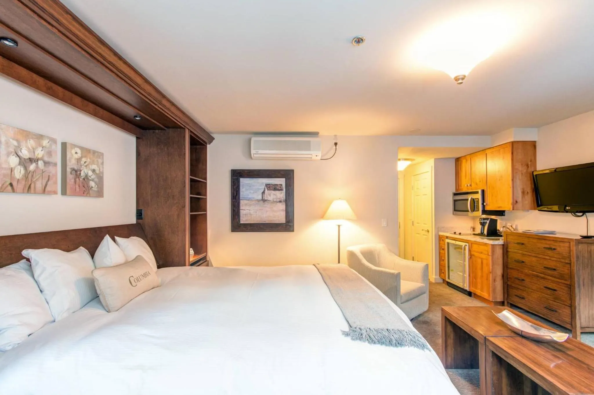 Bed in Hotel Columbia