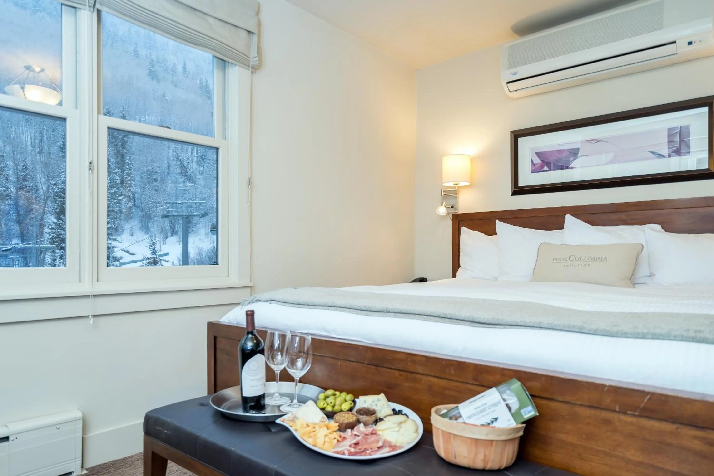 Bed in Hotel Columbia