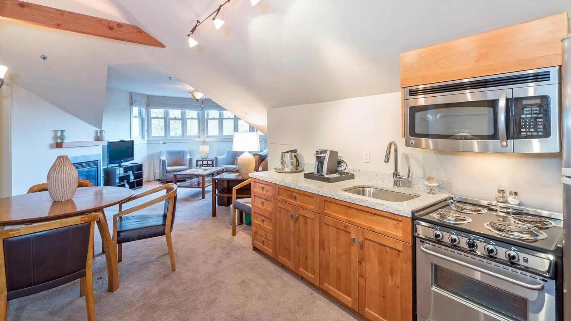 Coffee/tea facilities in Hotel Columbia