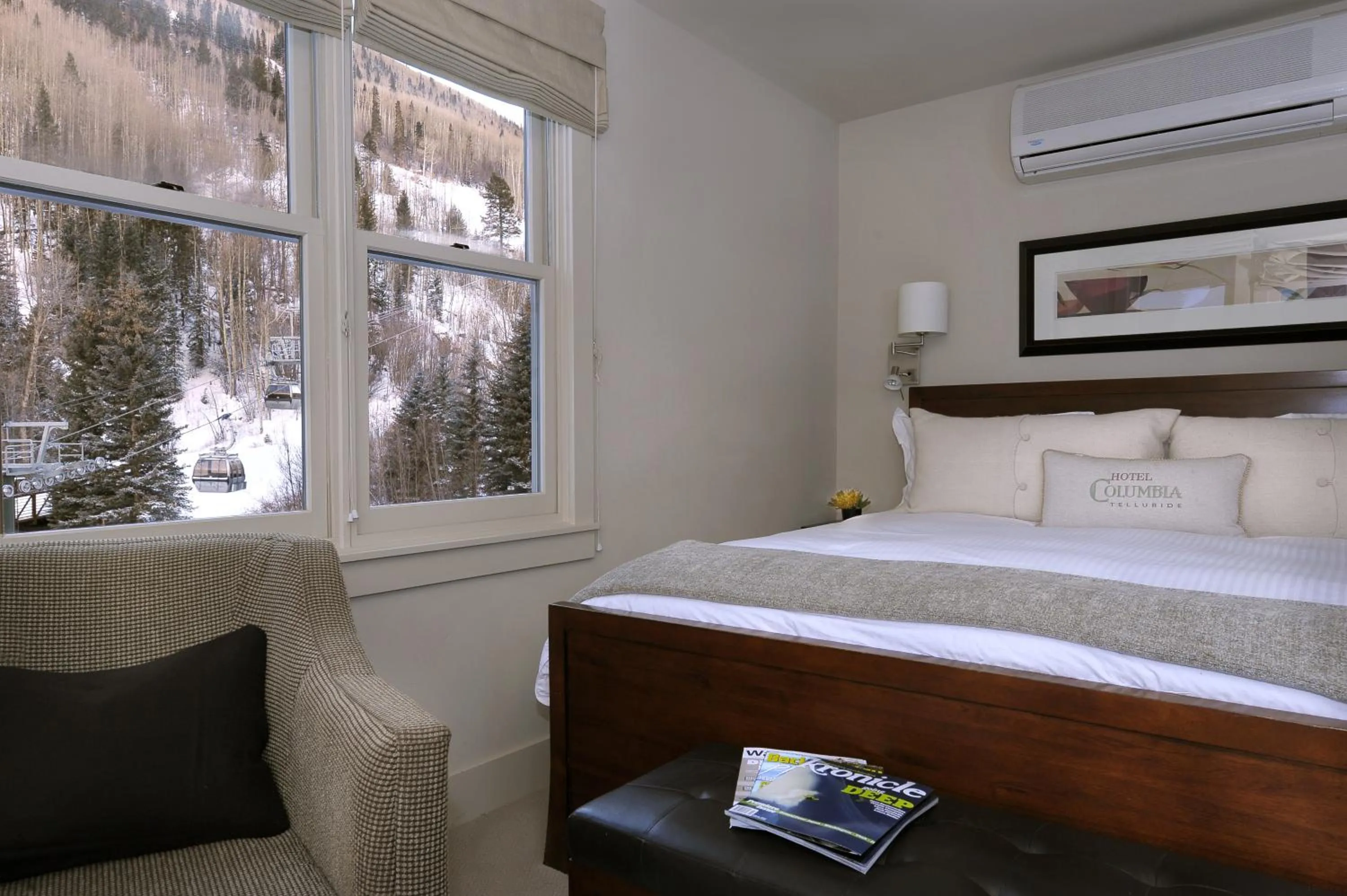 Bed in Hotel Columbia