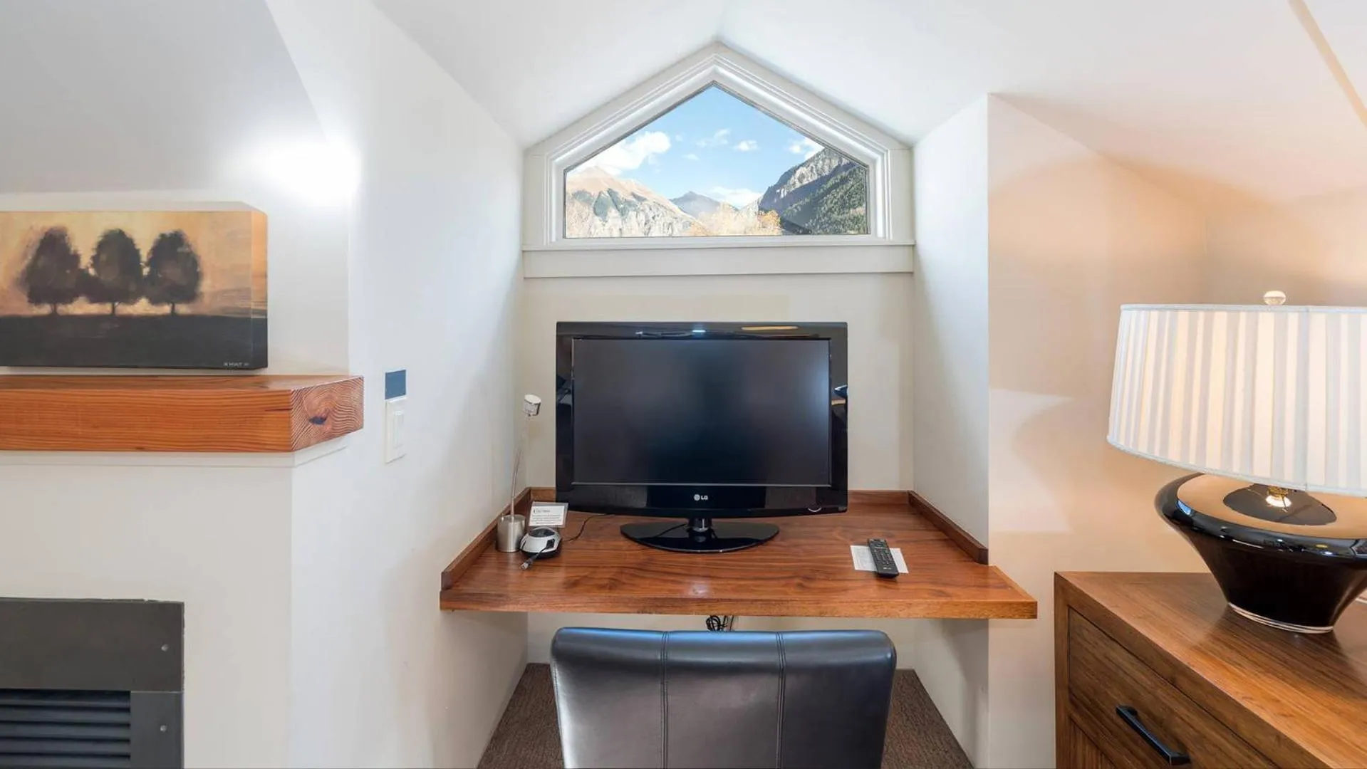 Evening entertainment in Hotel Columbia