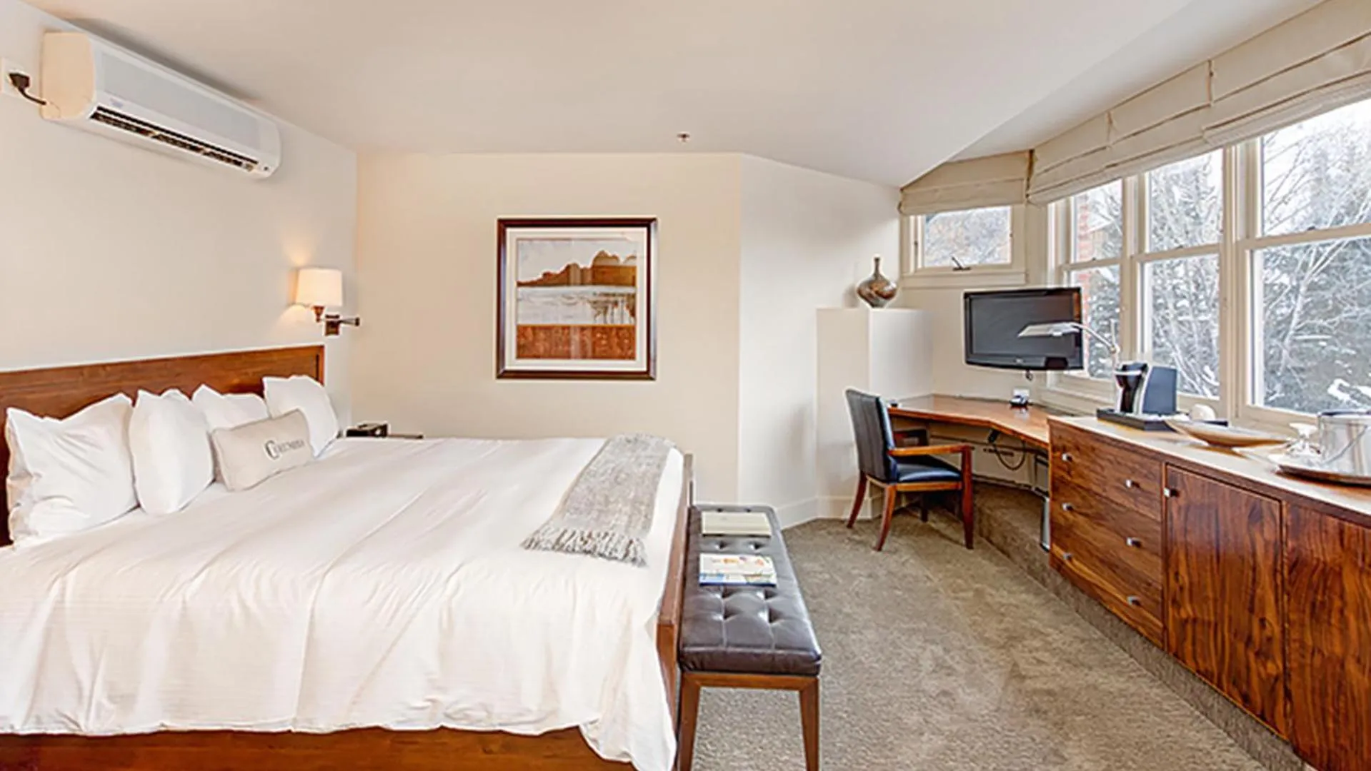 Bed in Hotel Columbia