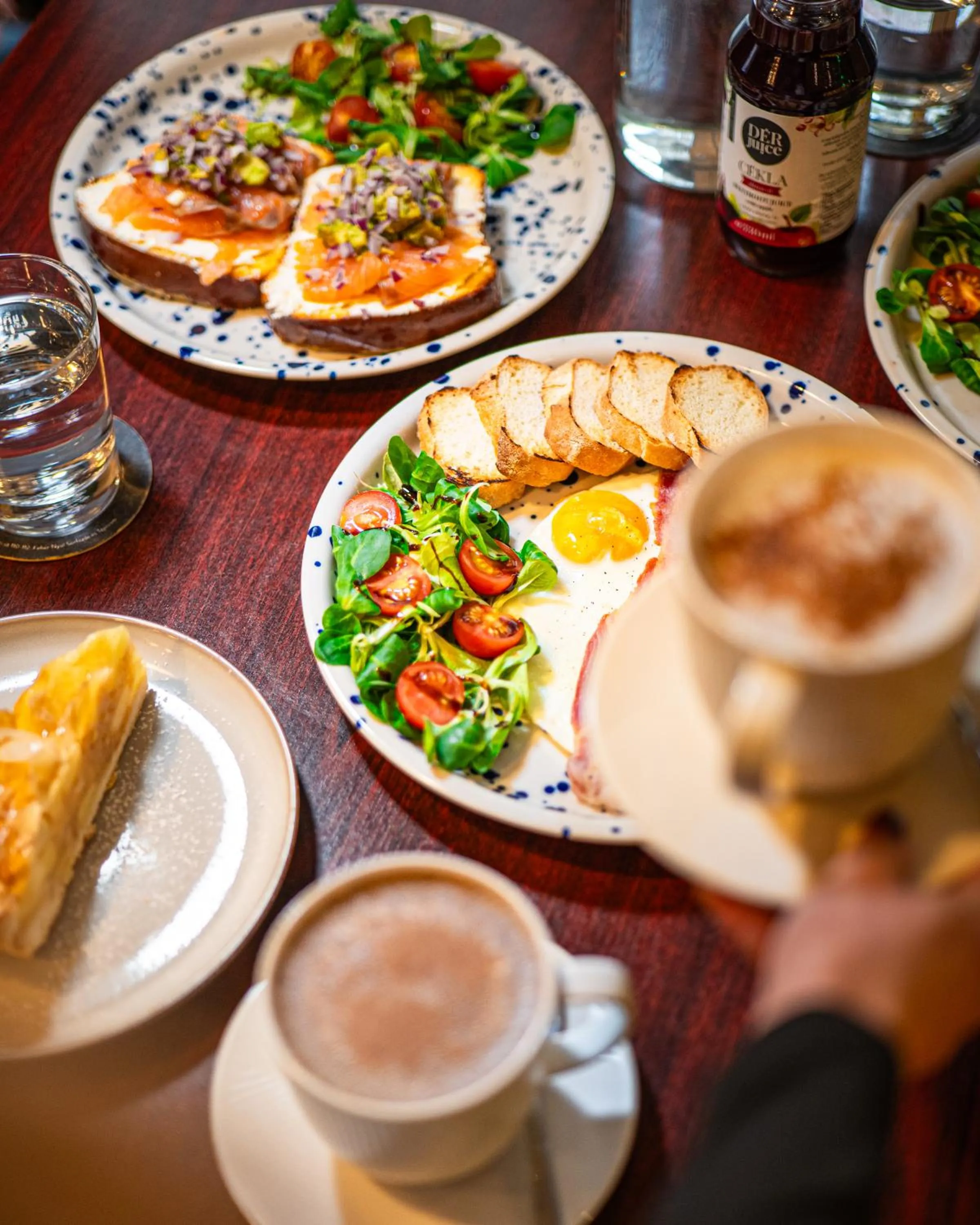 Breakfast in Nova City Apartments