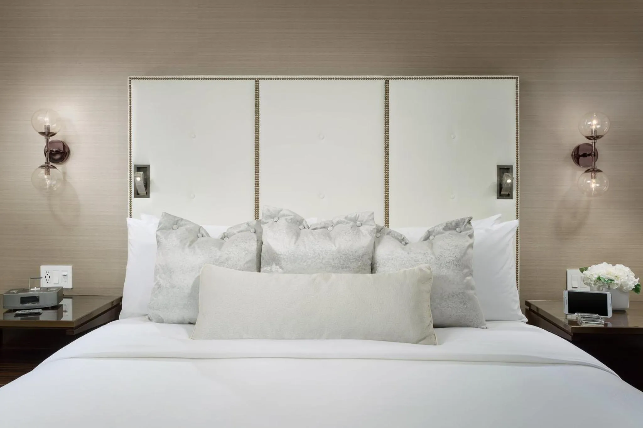 Photo of the whole room, Bed in The Manhattan at Times Square