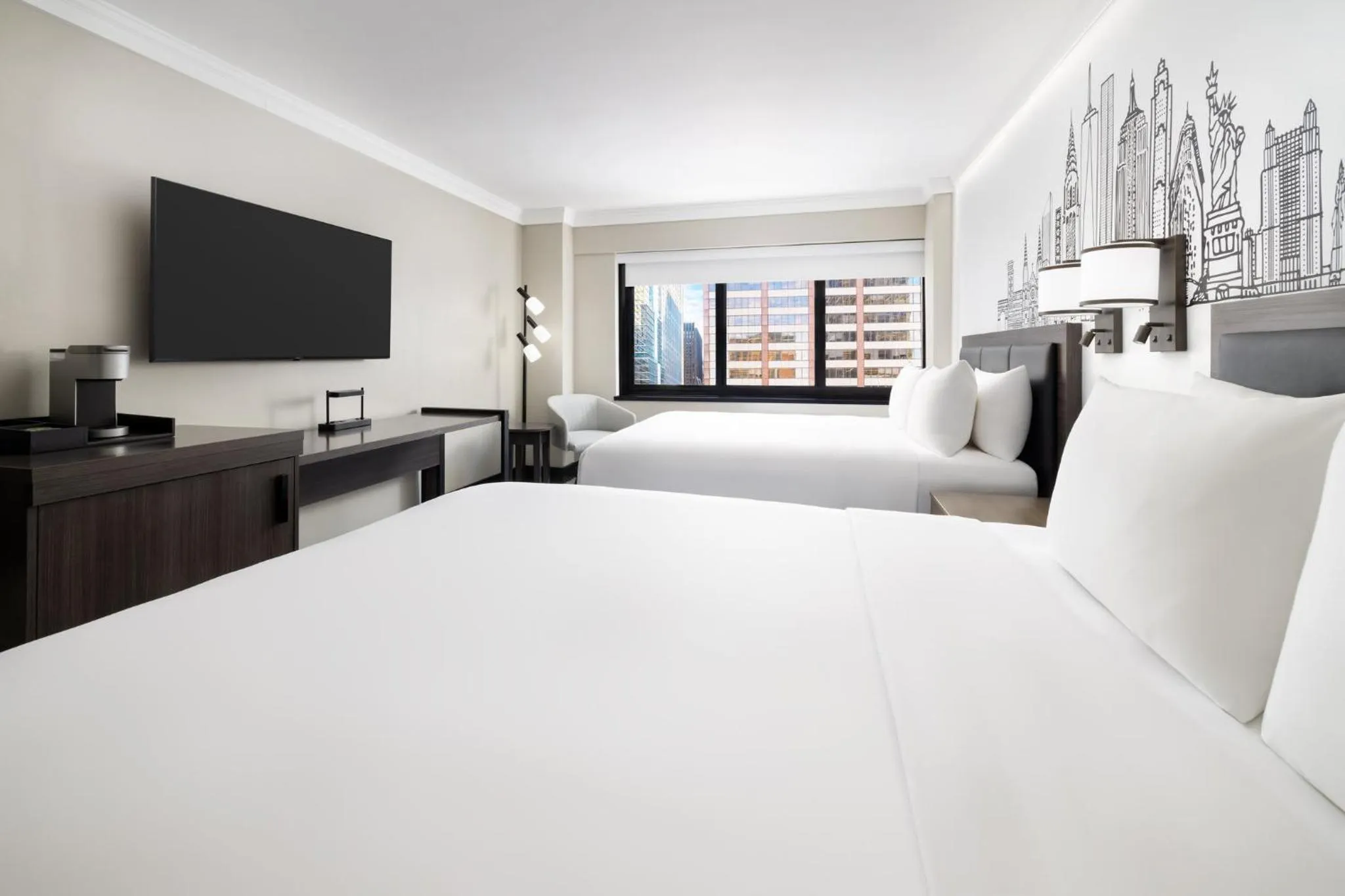 Photo of the whole room, Bed in The Manhattan at Times Square