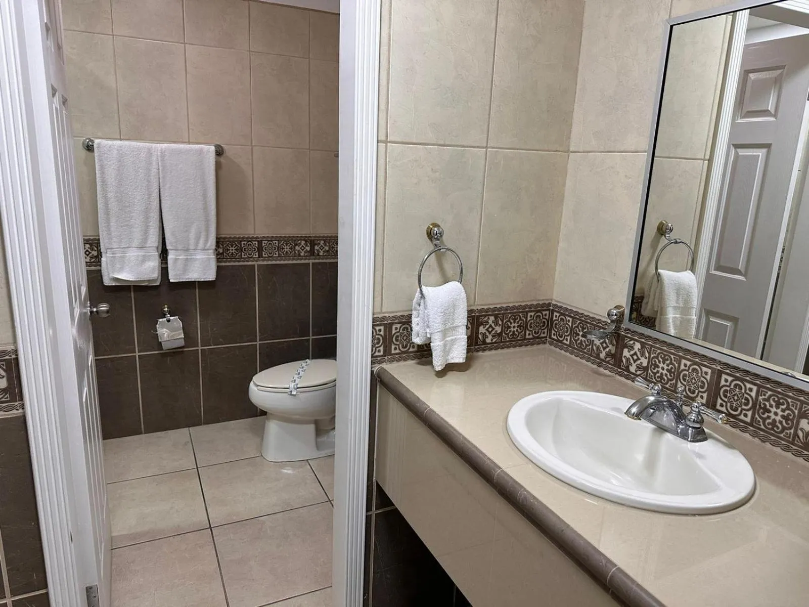 Bathroom in Baja Inn Hoteles Ensenada