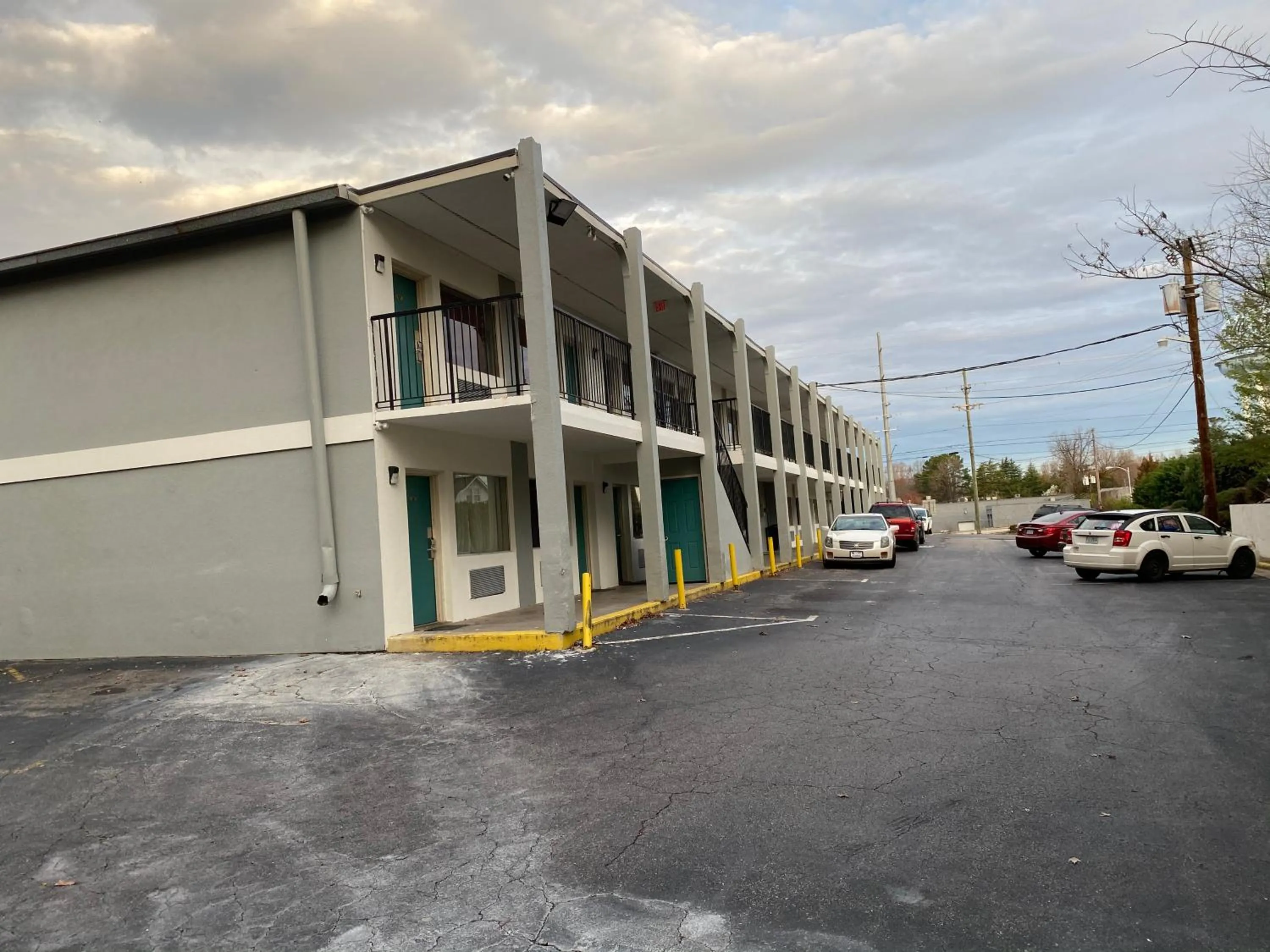Red Carpet Inn & Suites - Danville