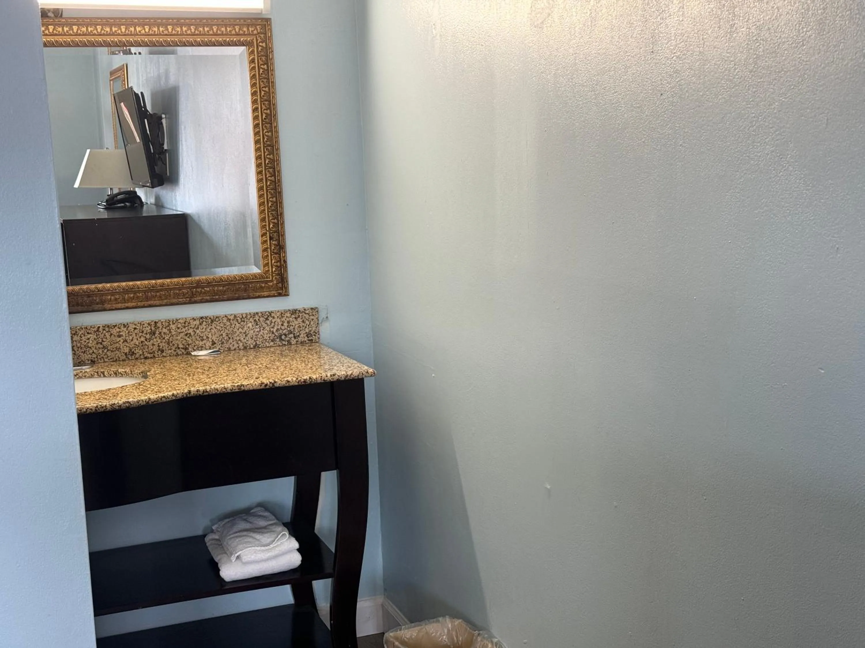 Red Carpet Inn & Suites - Danville