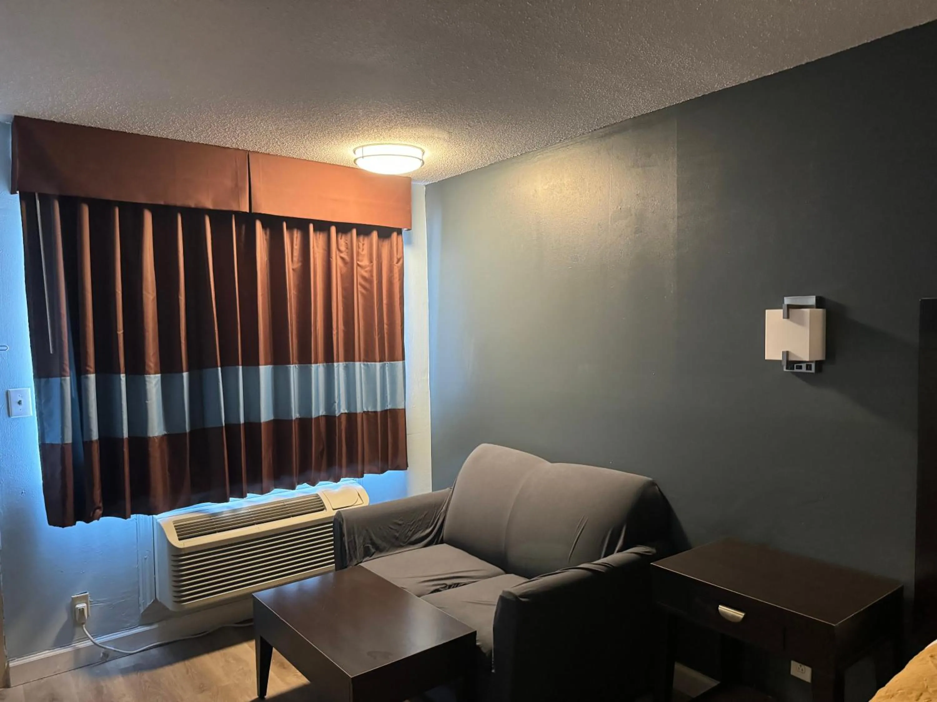 Red Carpet Inn & Suites - Danville