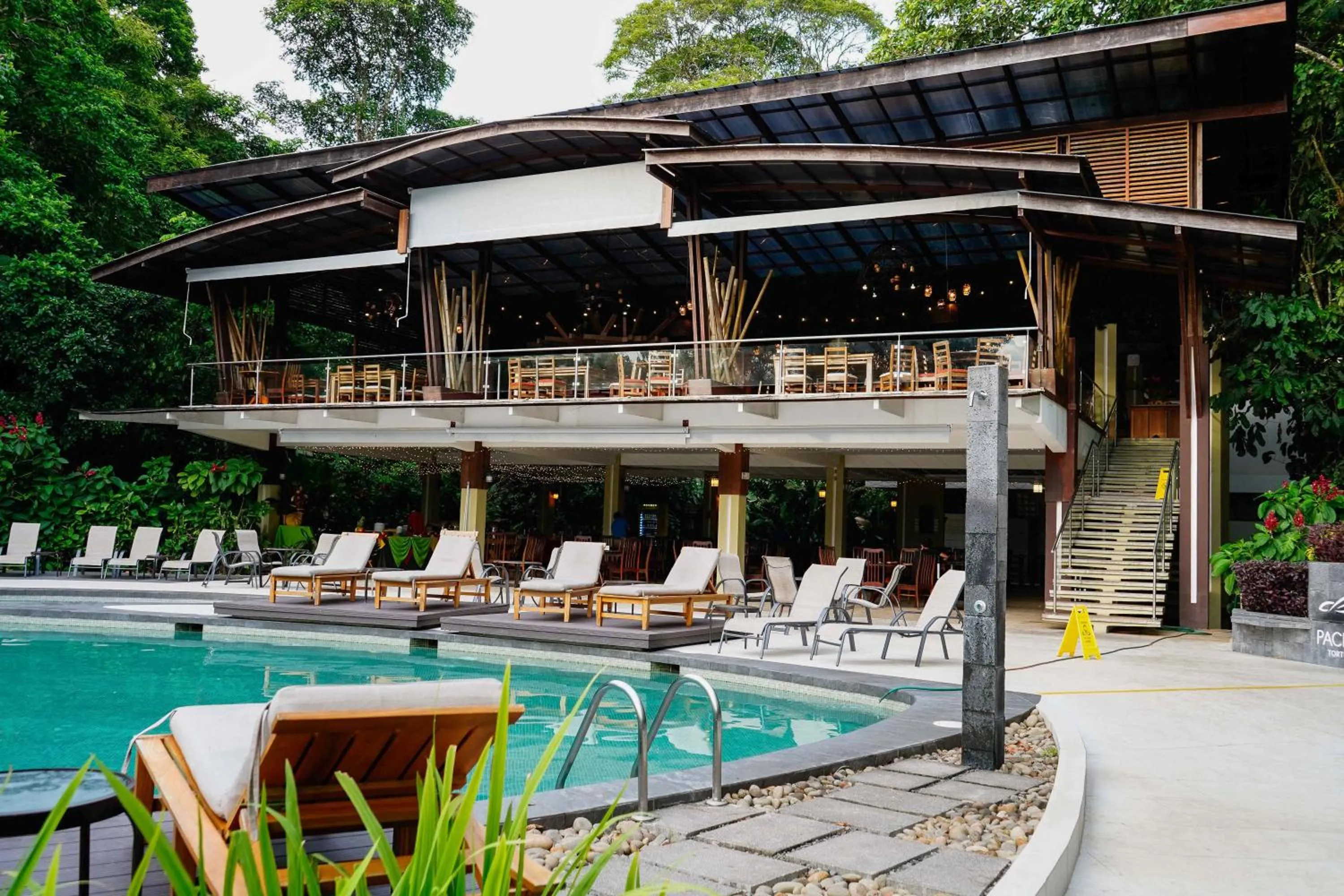 Restaurant/places to eat in Pachira Lodge