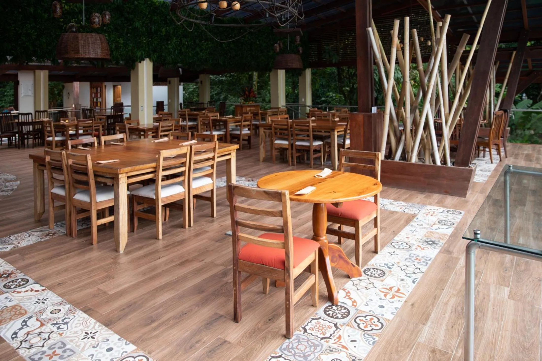 Restaurant/places to eat in Pachira Lodge
