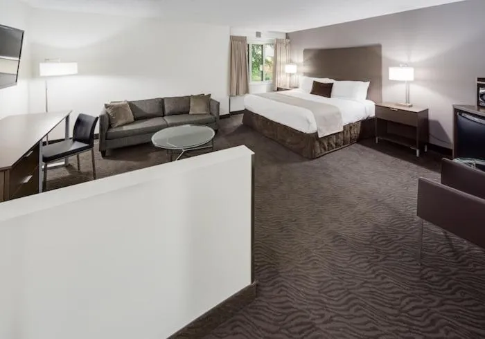 Bed in Heritage Inn Hotel & Convention Centre - Brooks