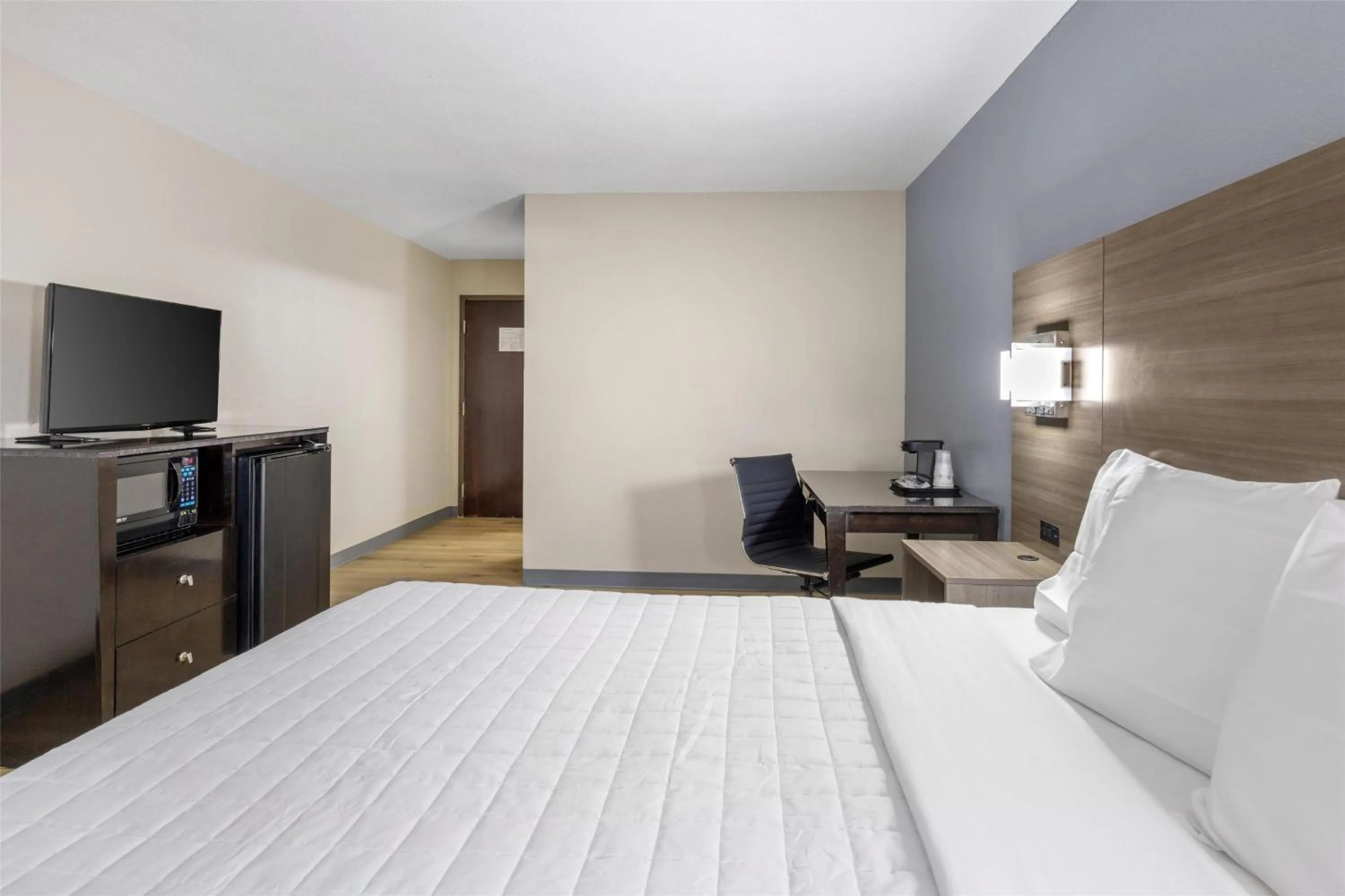Bedroom, Bed in SureStay Hotel by Best Western Morganton