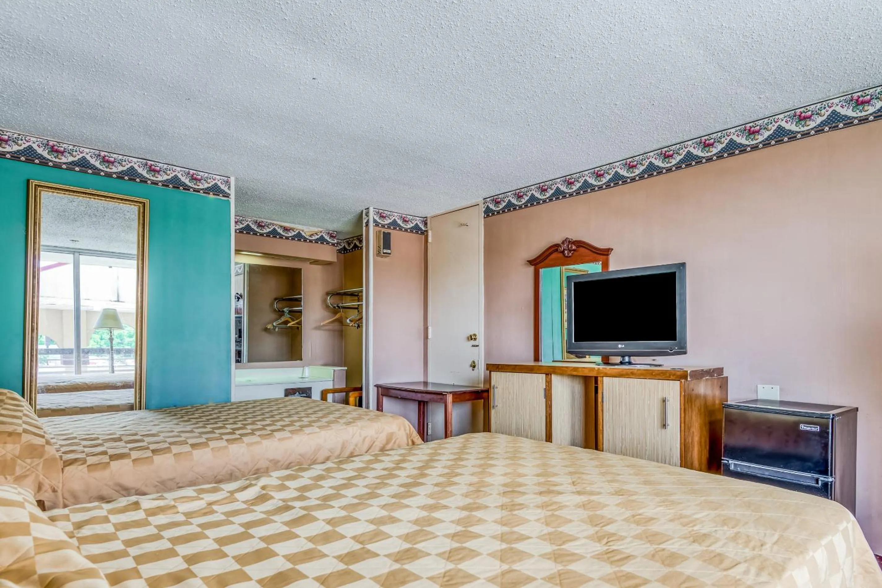 Bedroom, Bed in OYO Hotel Jackson North I-55