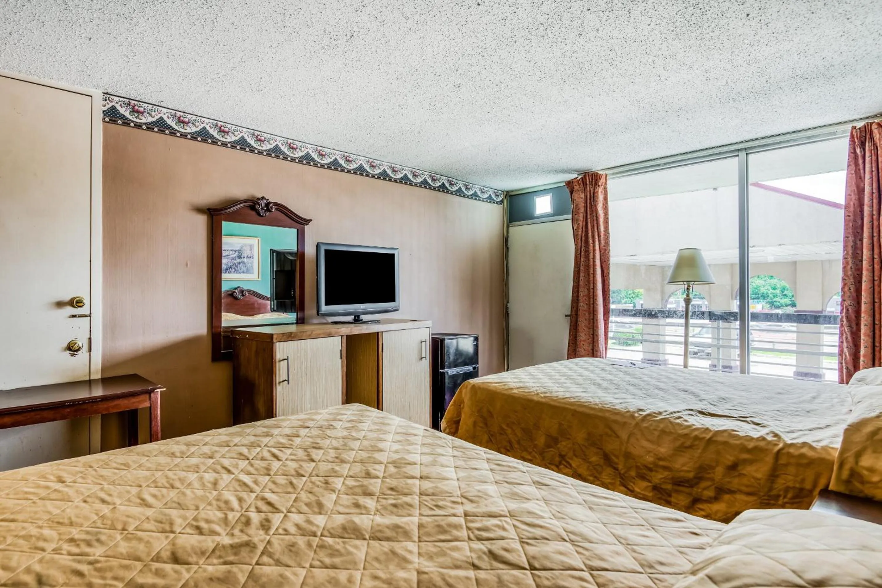 Bedroom, Bed in OYO Hotel Jackson North I-55