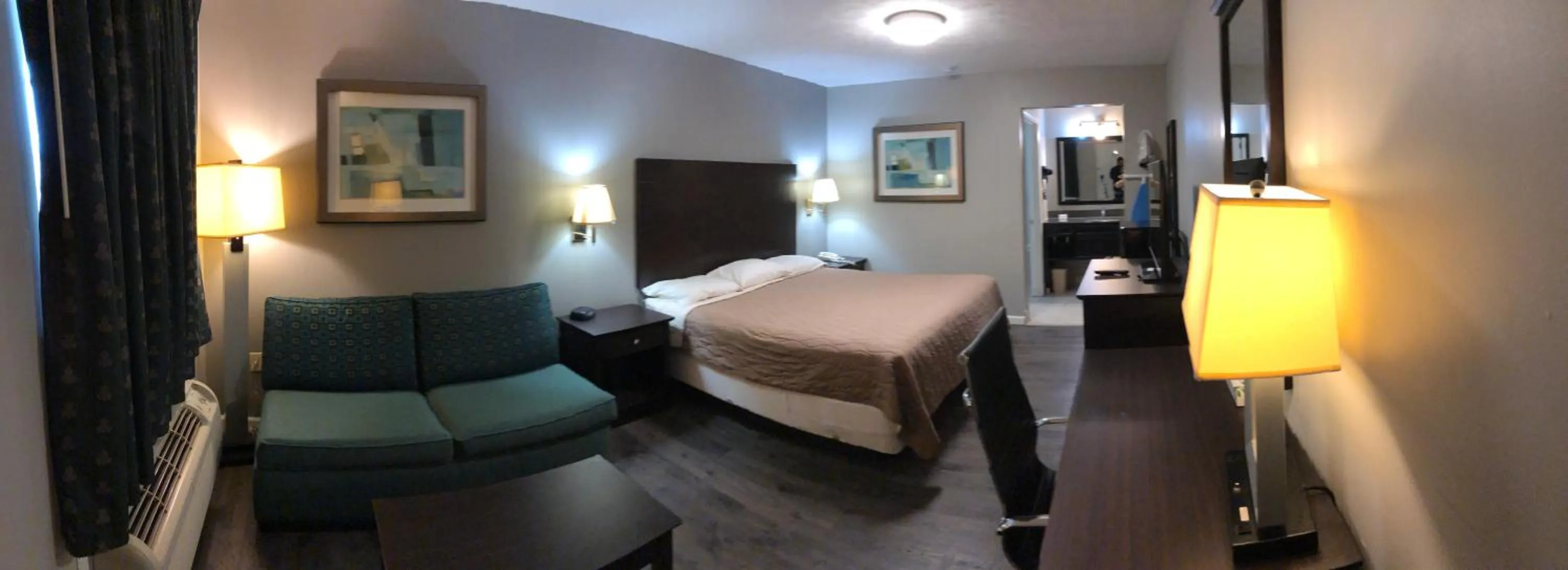Bed in Deerfield Inn and Suites - Fairview