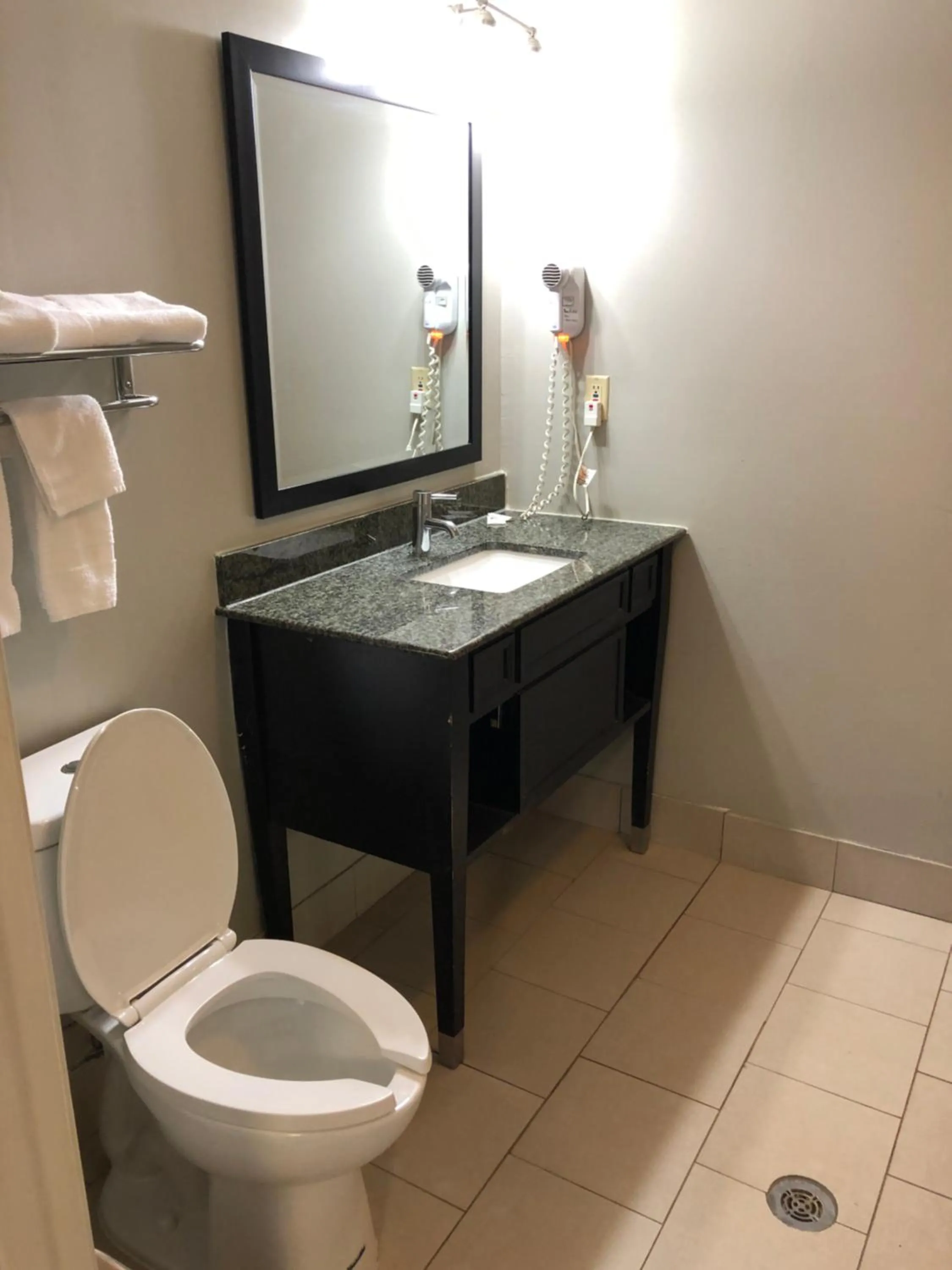 Deerfield Inn and Suites - Fairview