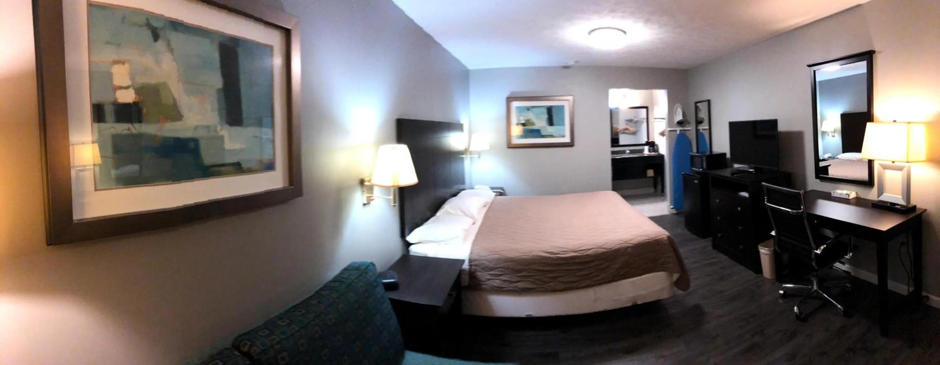 Bed in Deerfield Inn and Suites - Fairview