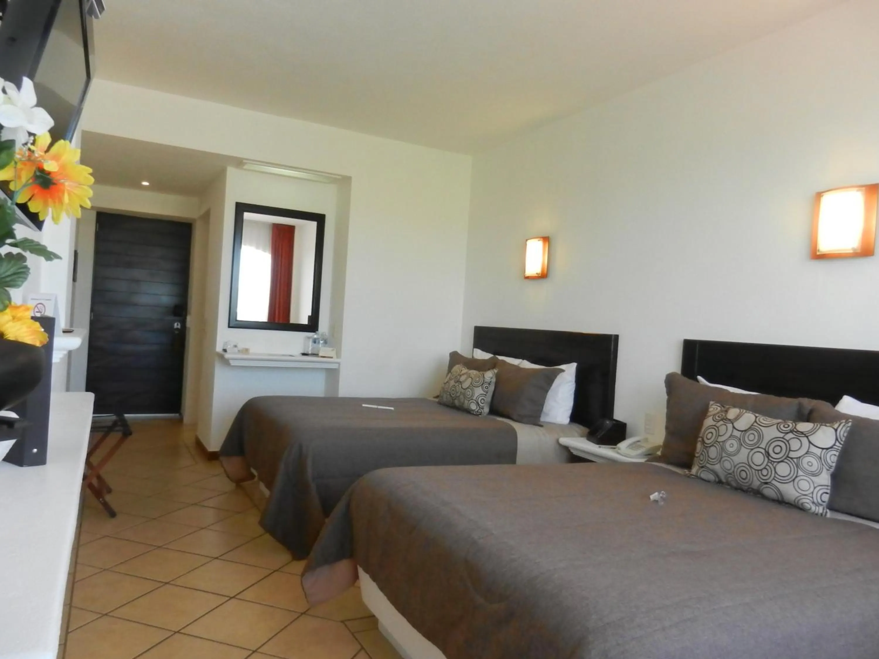 Photo of the whole room in Hotel 9 Manantiales