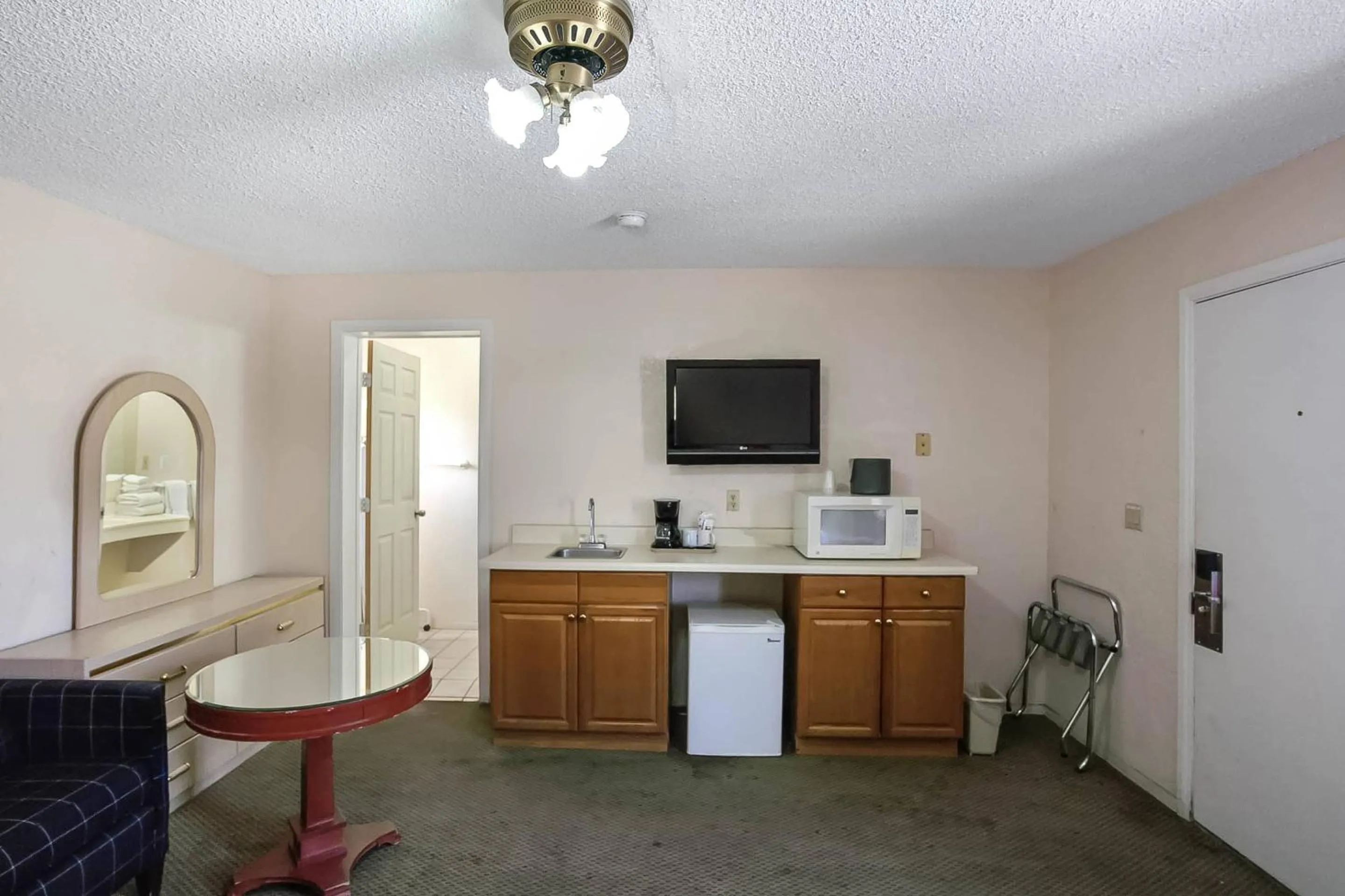 Bedroom in OYO Hotel Yuma AZ - I-8 US-95