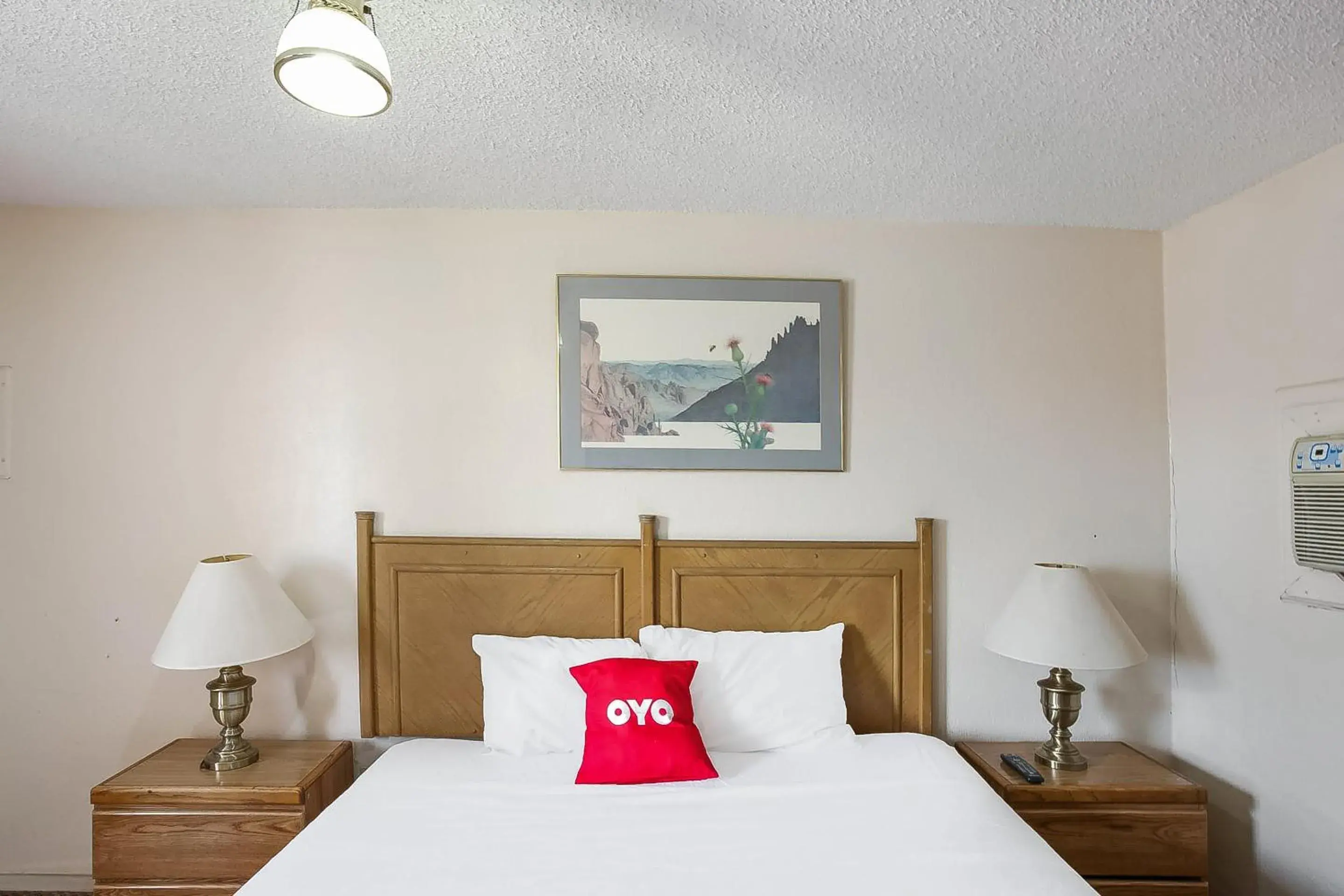 Premium King Bed in OYO Hotel Yuma AZ - I-8 US-95 Premium King Bed in OYO Hotel Yuma AZ - I-8 US-95