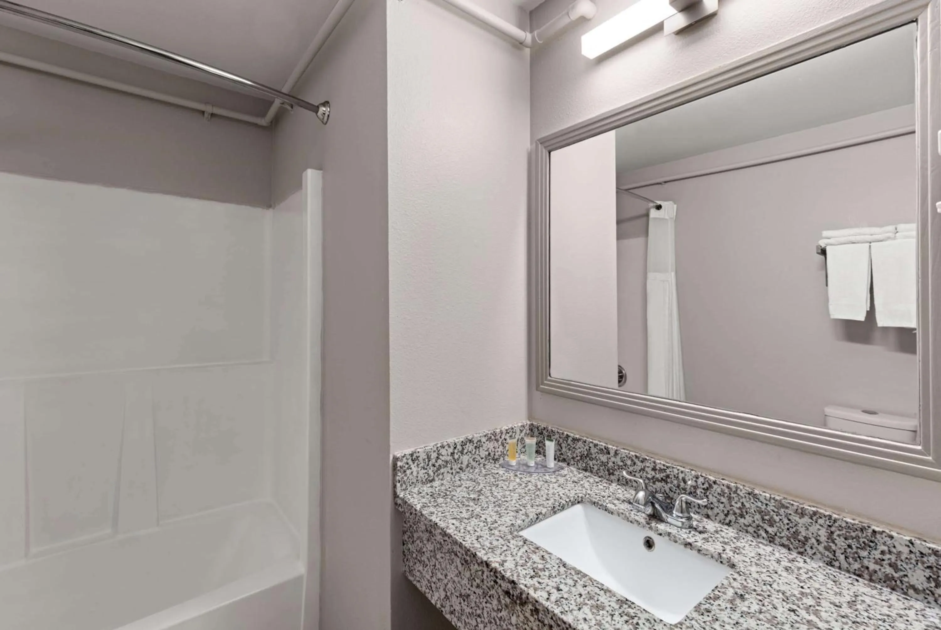 TV and multimedia in Days Inn by Wyndham Lakewood South Tacoma