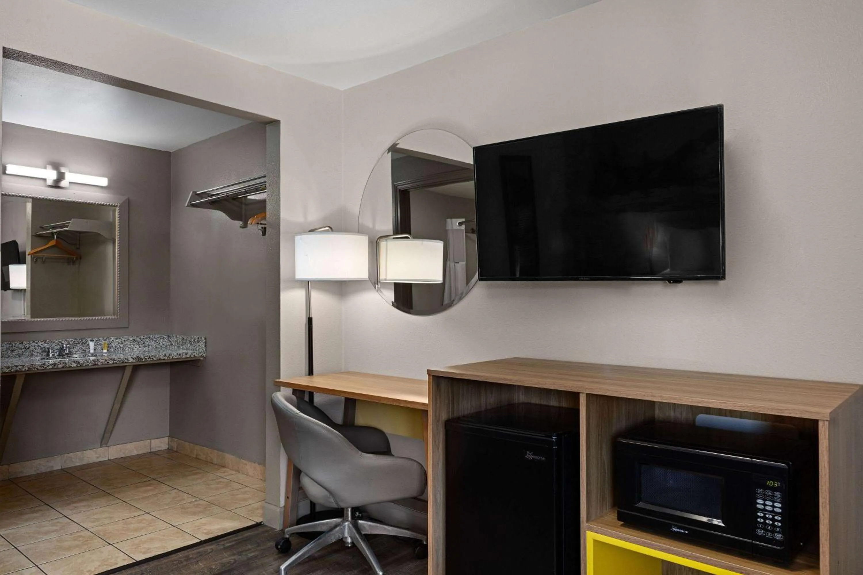 Photo of the whole room in Days Inn by Wyndham Lakewood South Tacoma