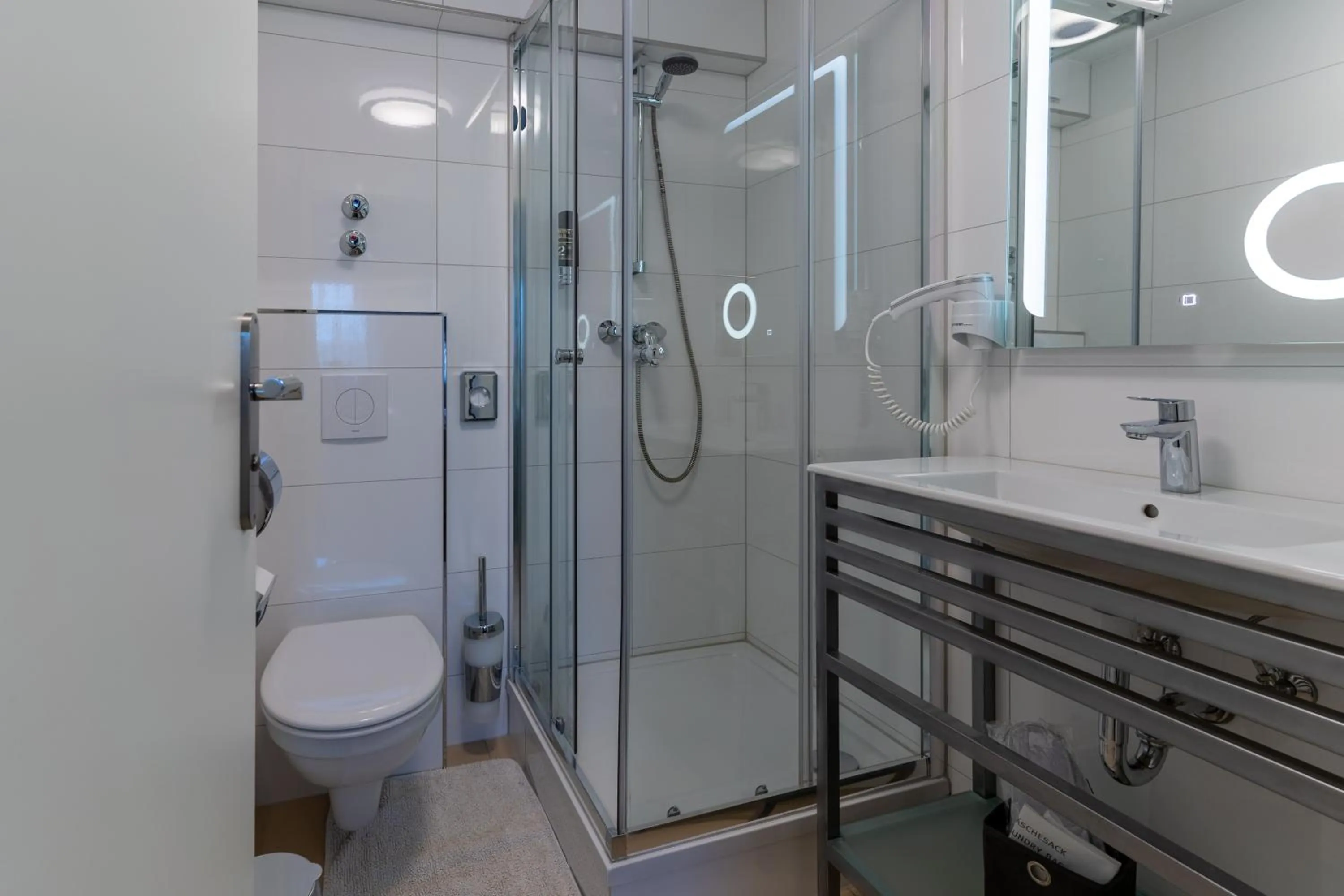 Bathroom in Hotel Myrsini