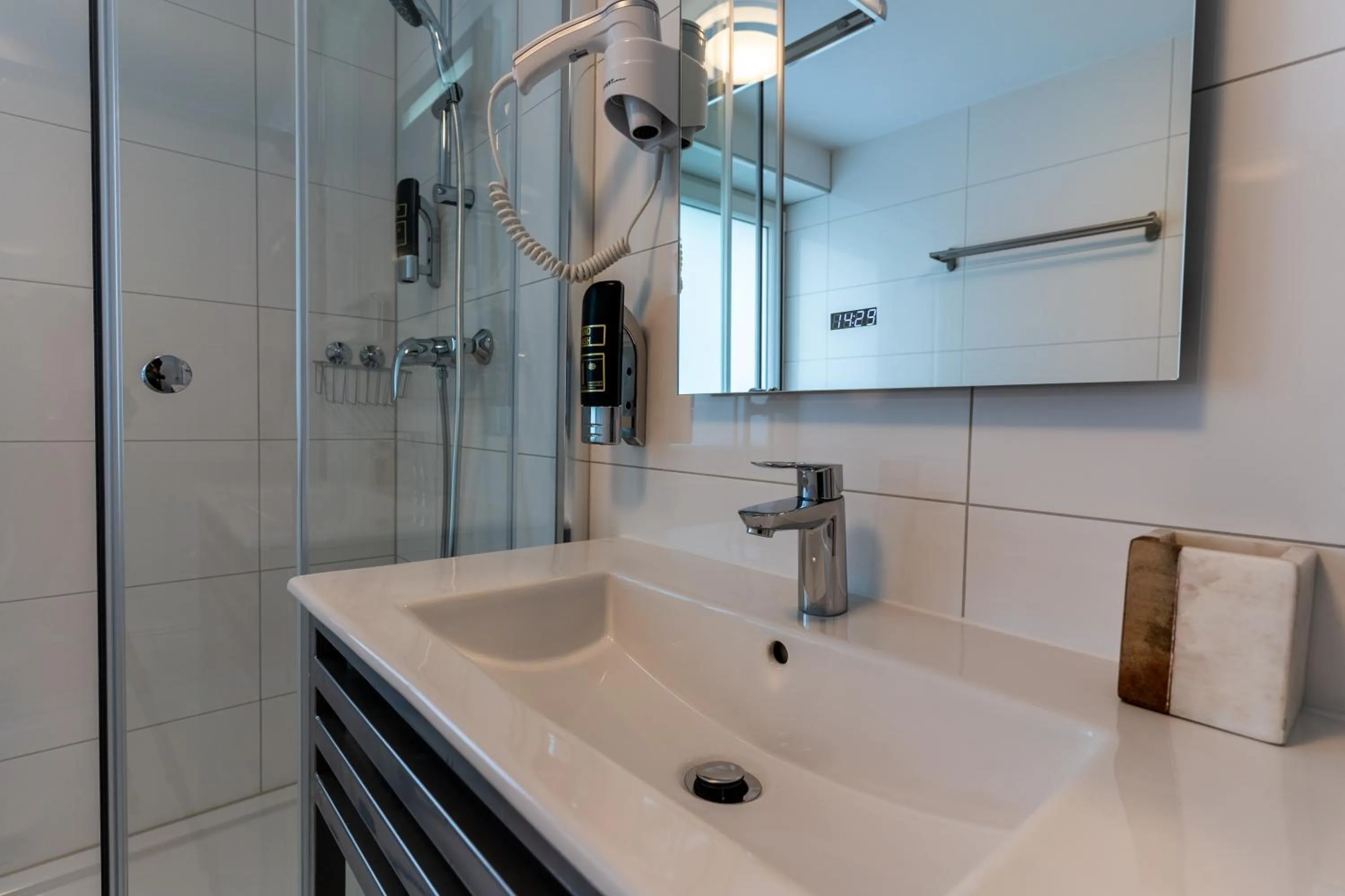 Bathroom in Hotel Myrsini