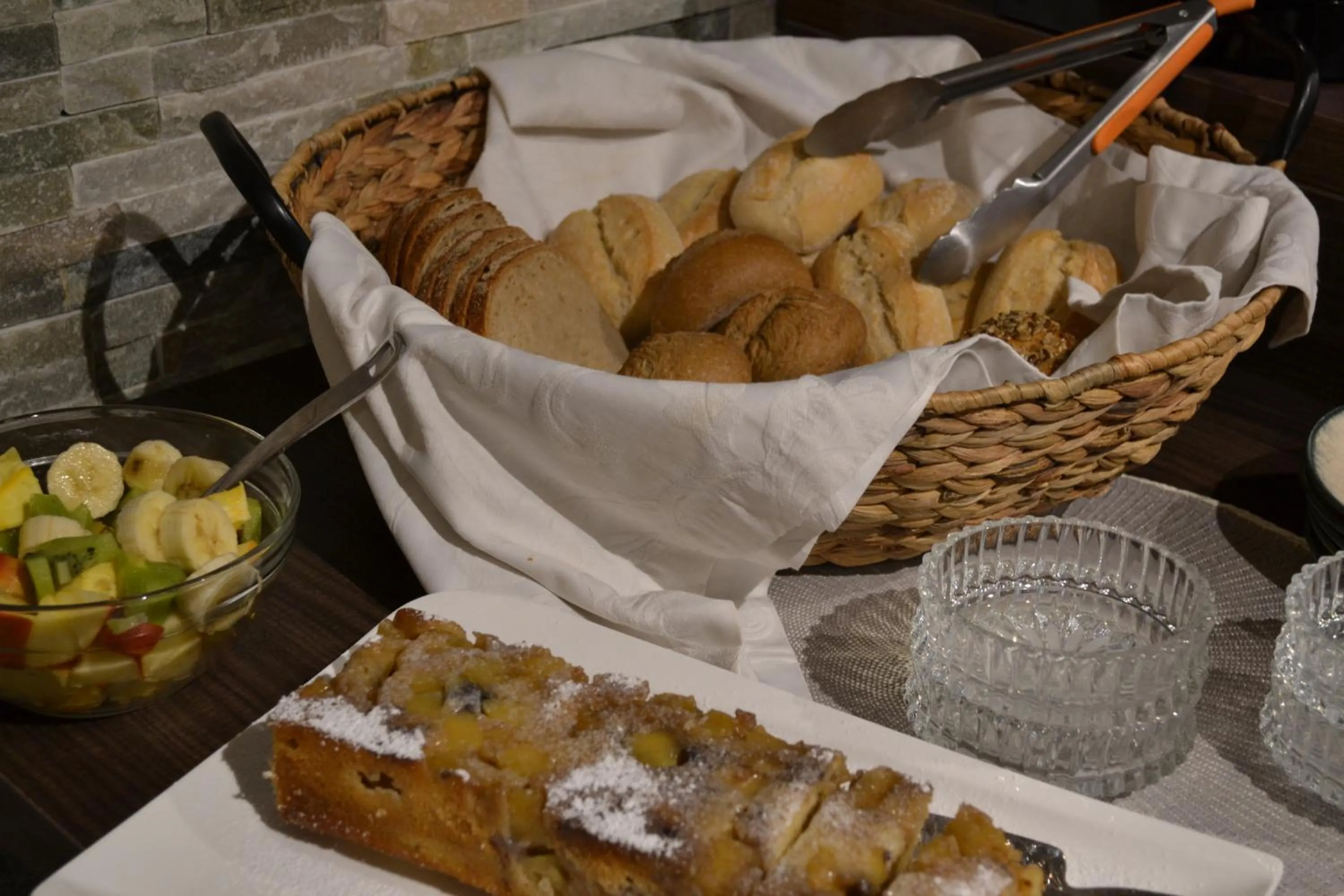 Food and drinks in Hotel Myrsini