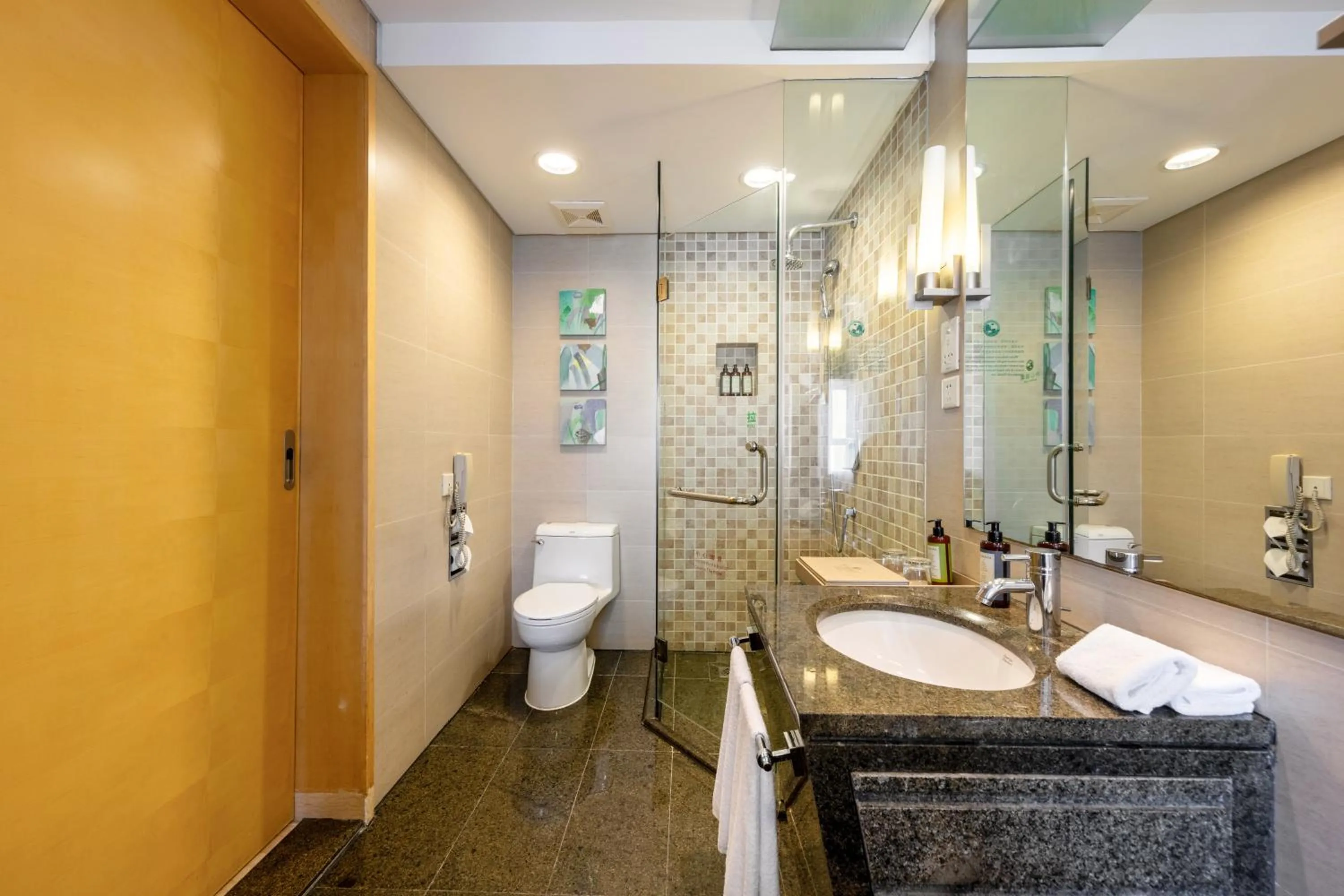 Toilet in Weihai Haiyue Jianguo Hotel