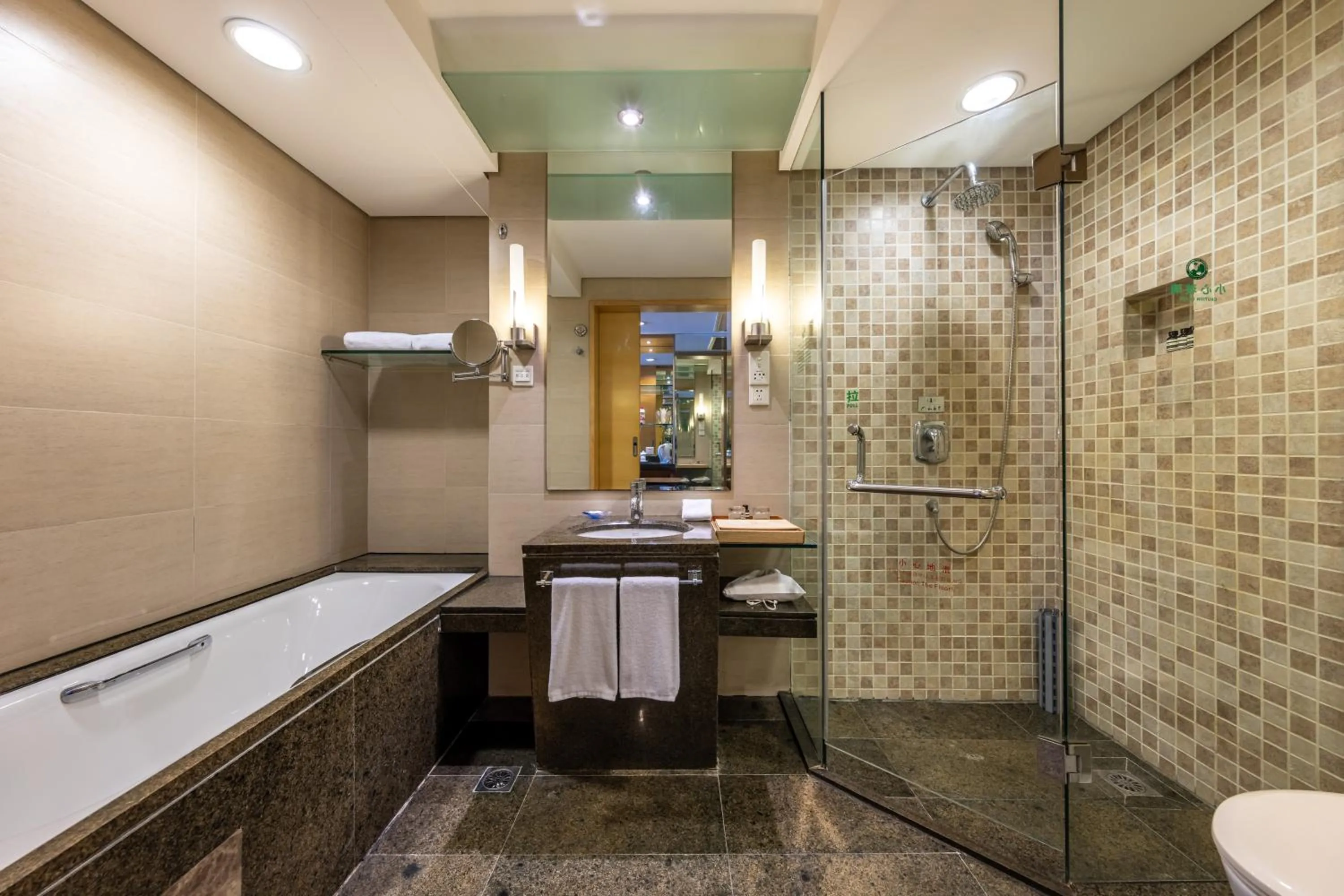 Toilet in Weihai Haiyue Jianguo Hotel