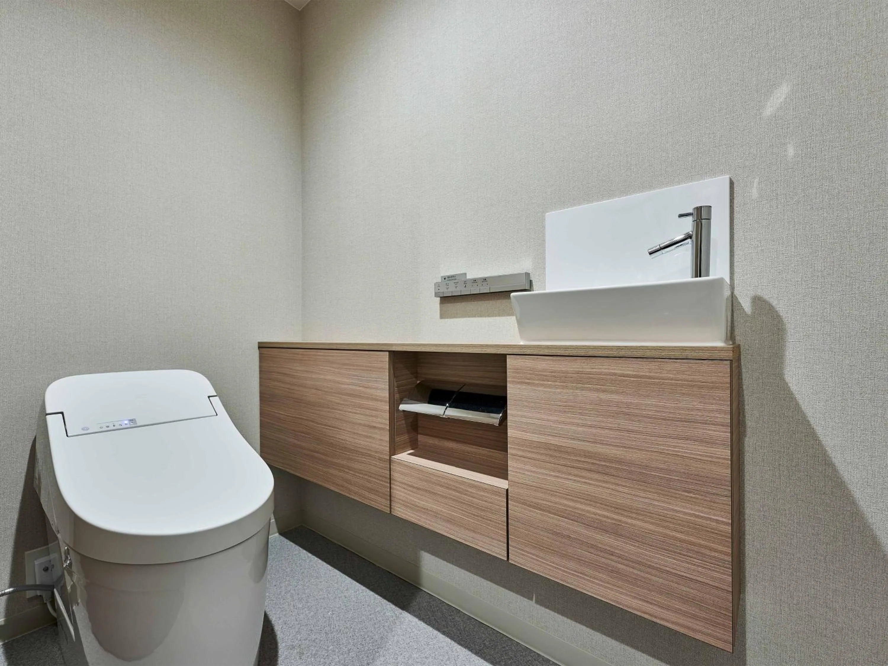 Toilet in Daiwa Roynet Hotel Wakayama