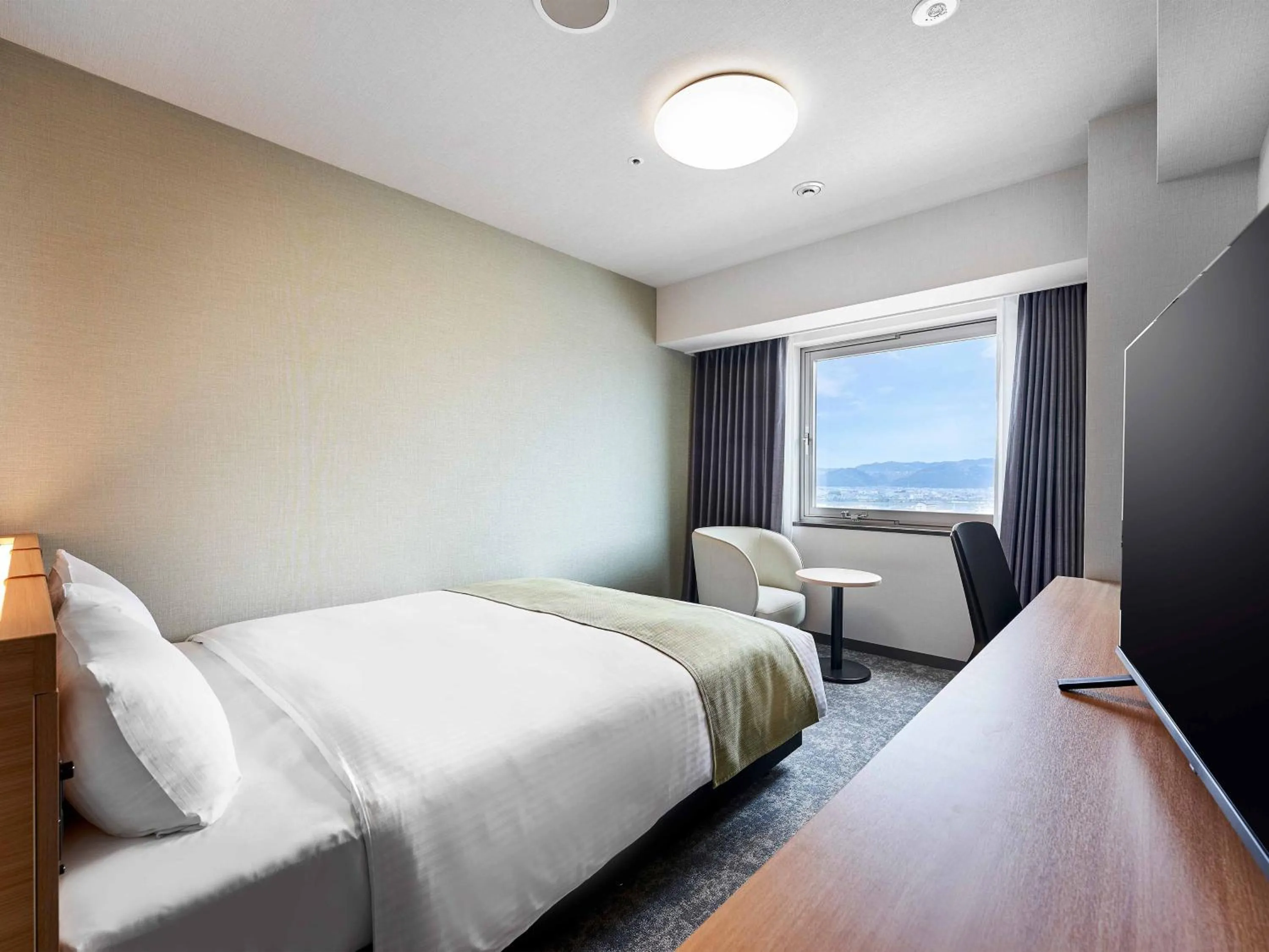 Photo of the whole room, Bed in Daiwa Roynet Hotel Wakayama