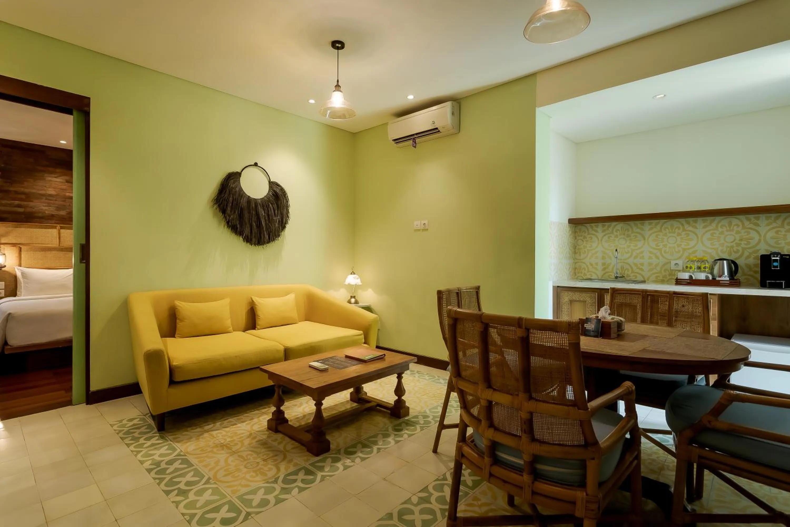 Kitchen or kitchenette, Bed in Fourteen Roses Boutique Hotel, Kuta