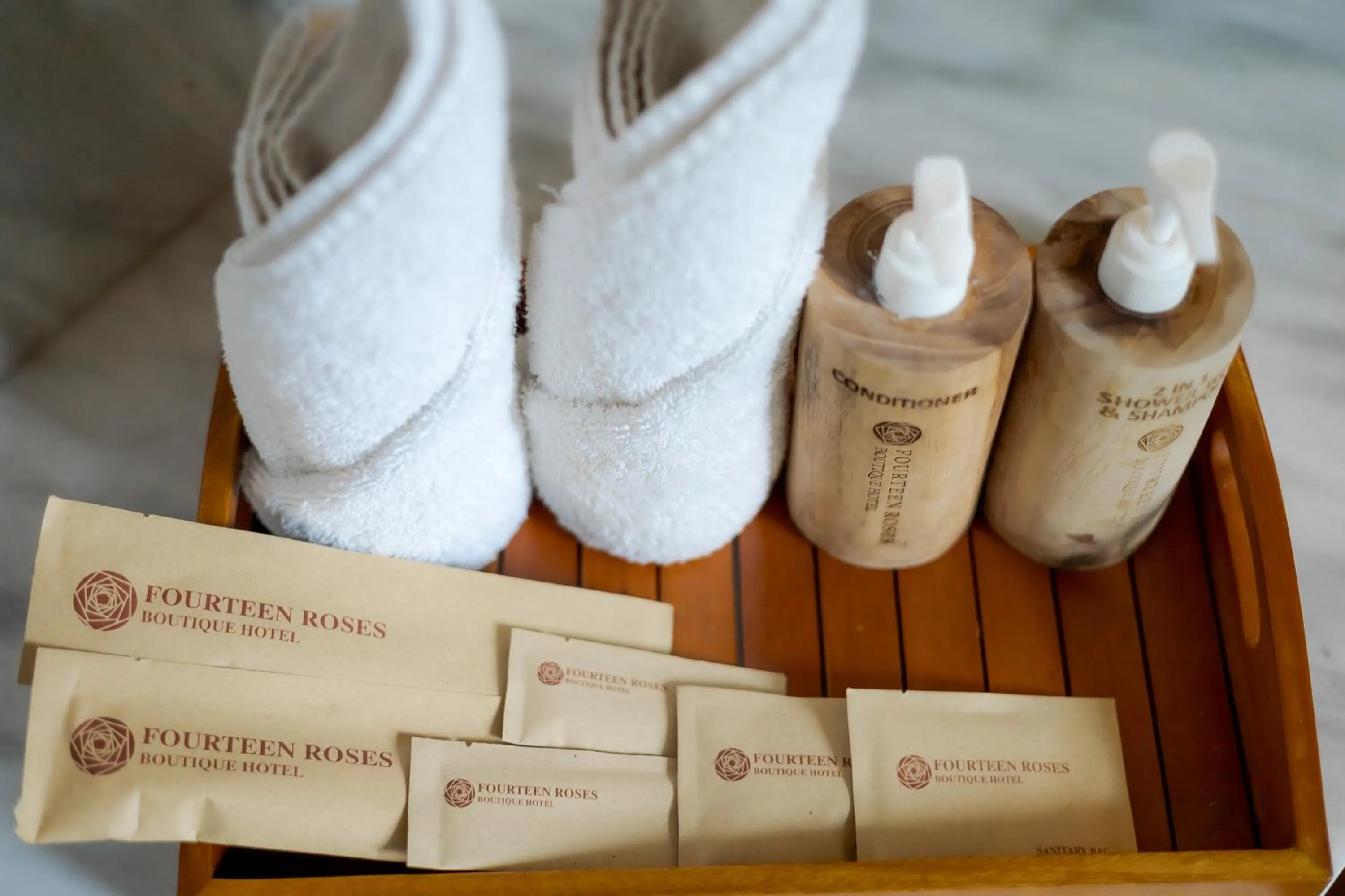 Bathroom in Fourteen Roses Boutique Hotel, Kuta