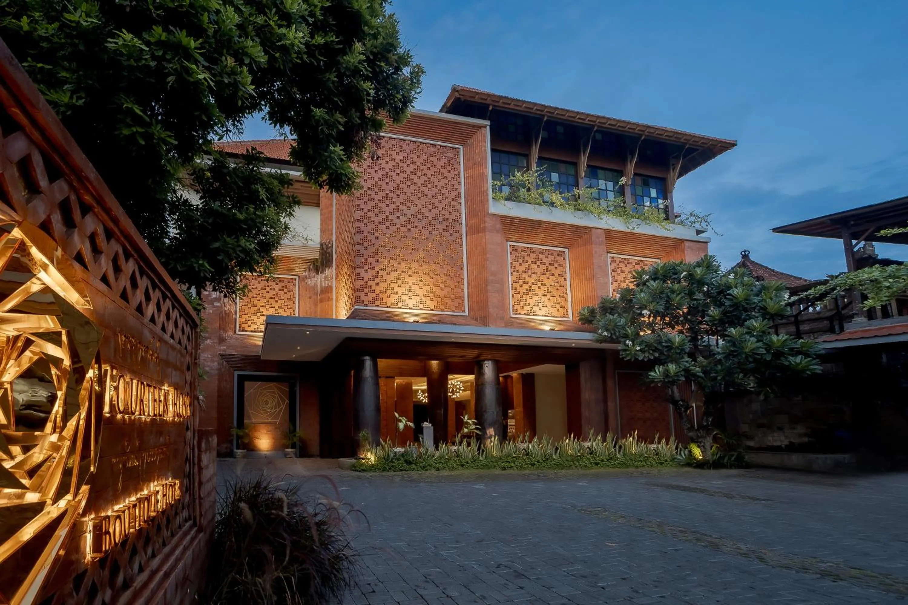 Property building in Fourteen Roses Boutique Hotel, Kuta
