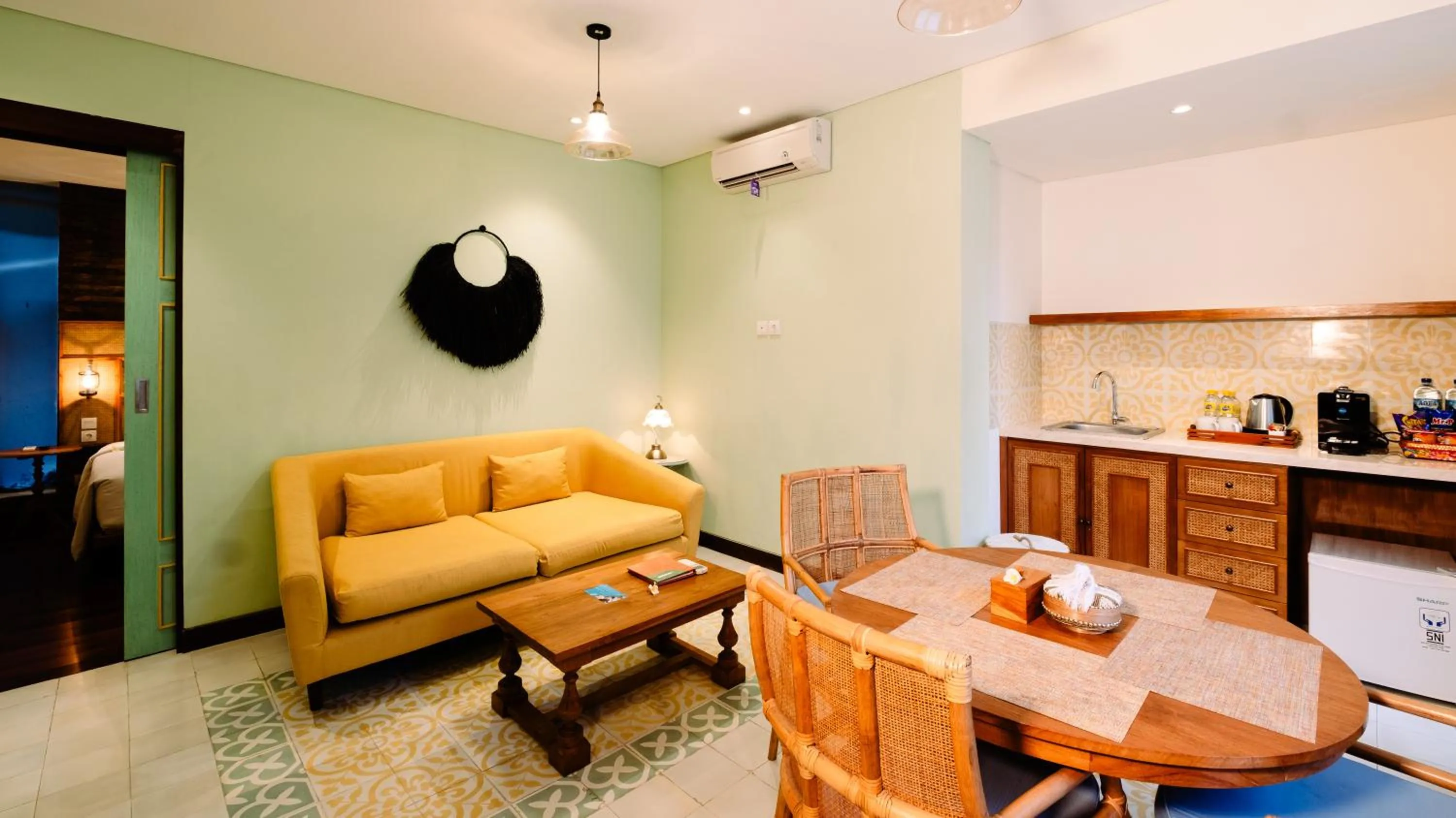 Kitchen or kitchenette in Fourteen Roses Boutique Hotel, Kuta