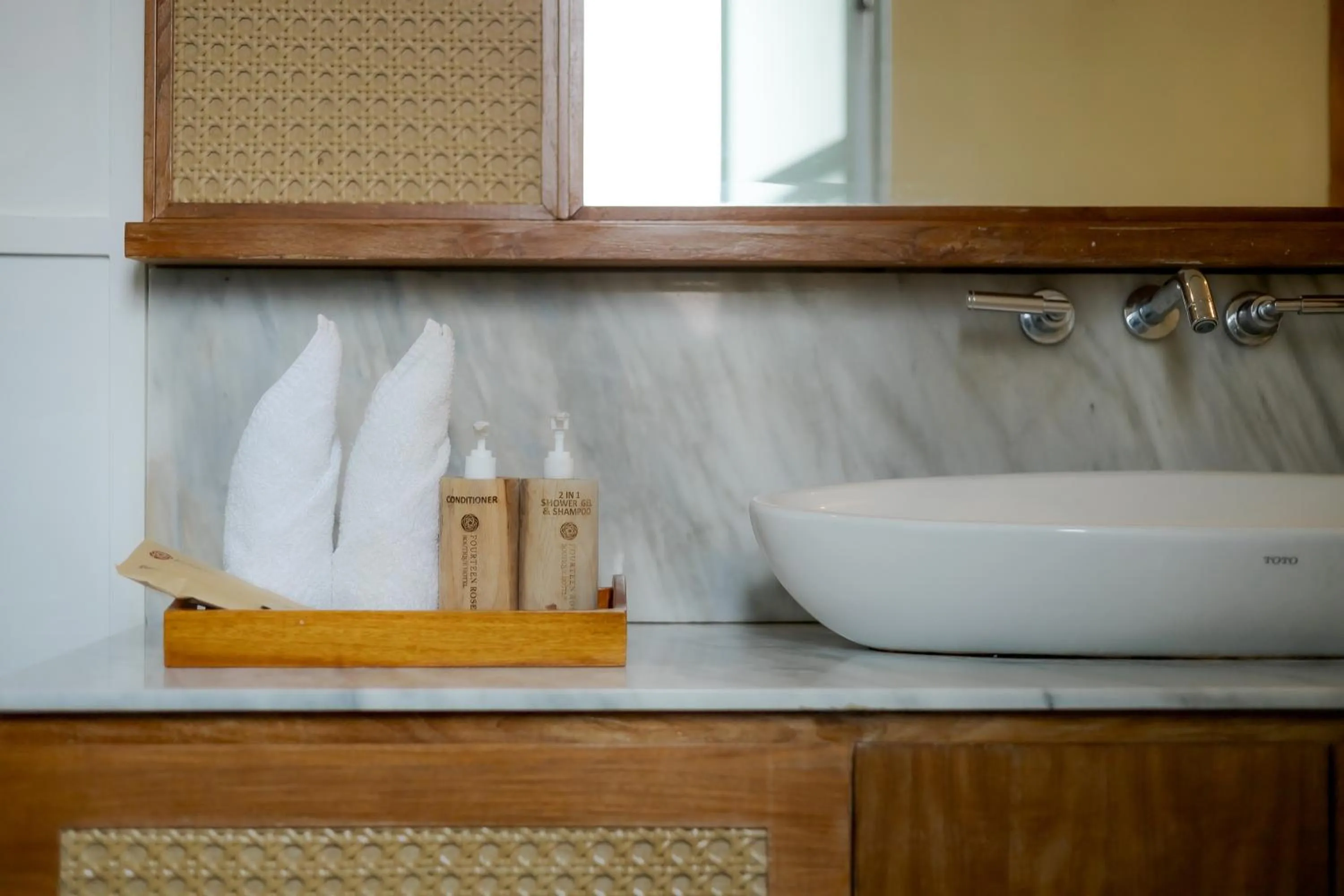 Bathroom in Fourteen Roses Boutique Hotel, Kuta