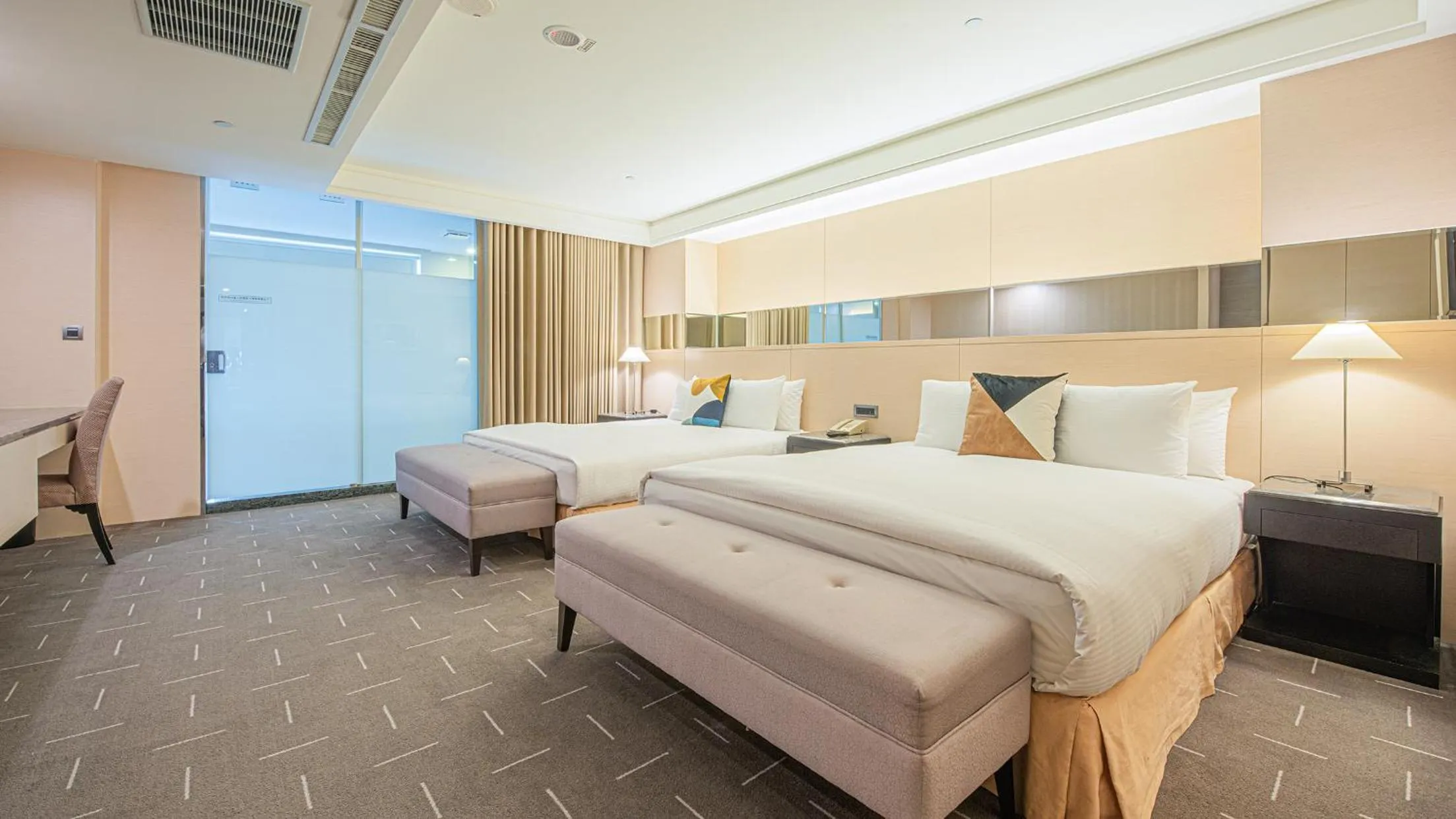 bunk bed, Bed in CHECK inn SELECT Taichung Dadun