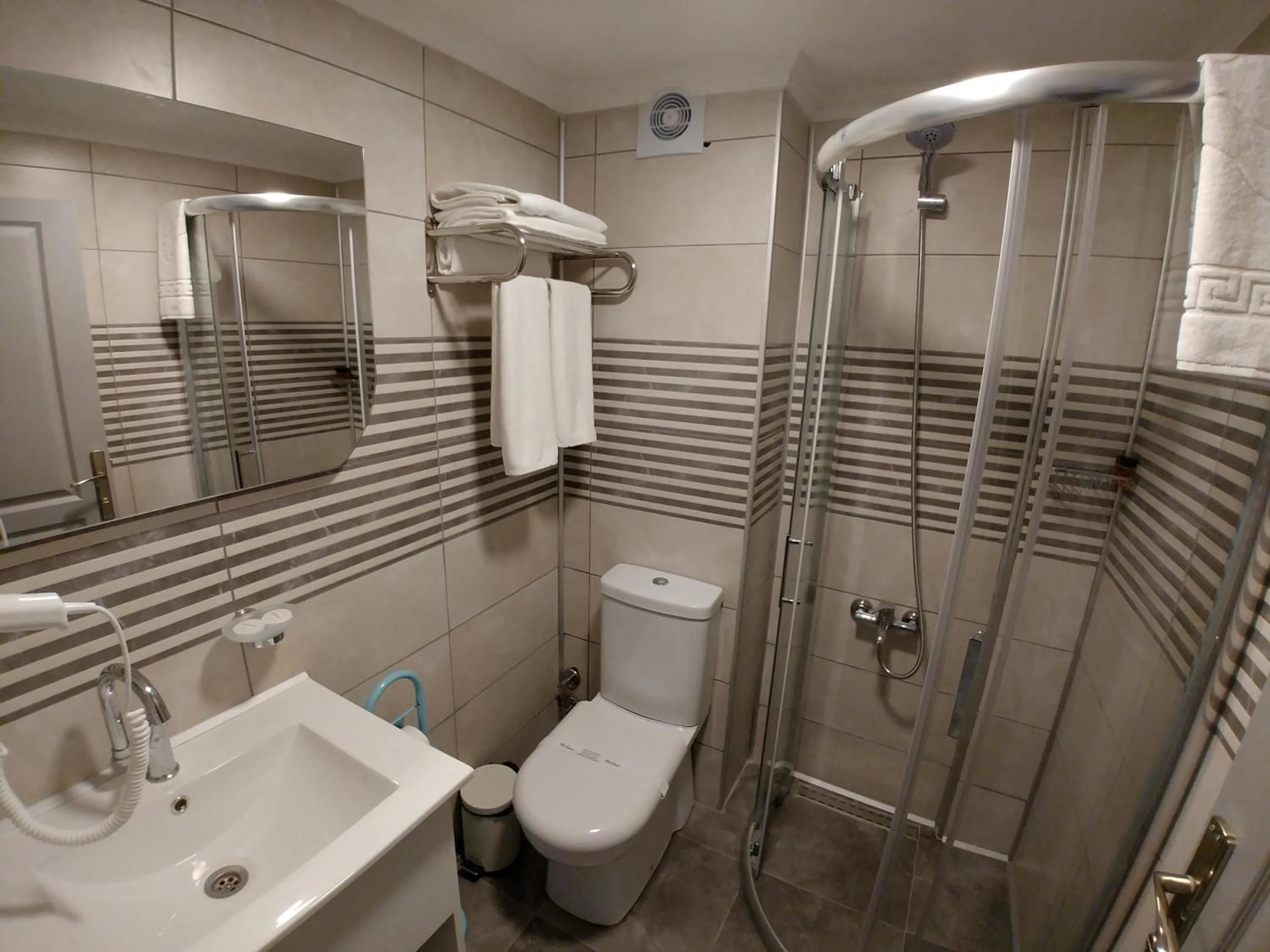 Shower in ATABAY SUiT OTEL