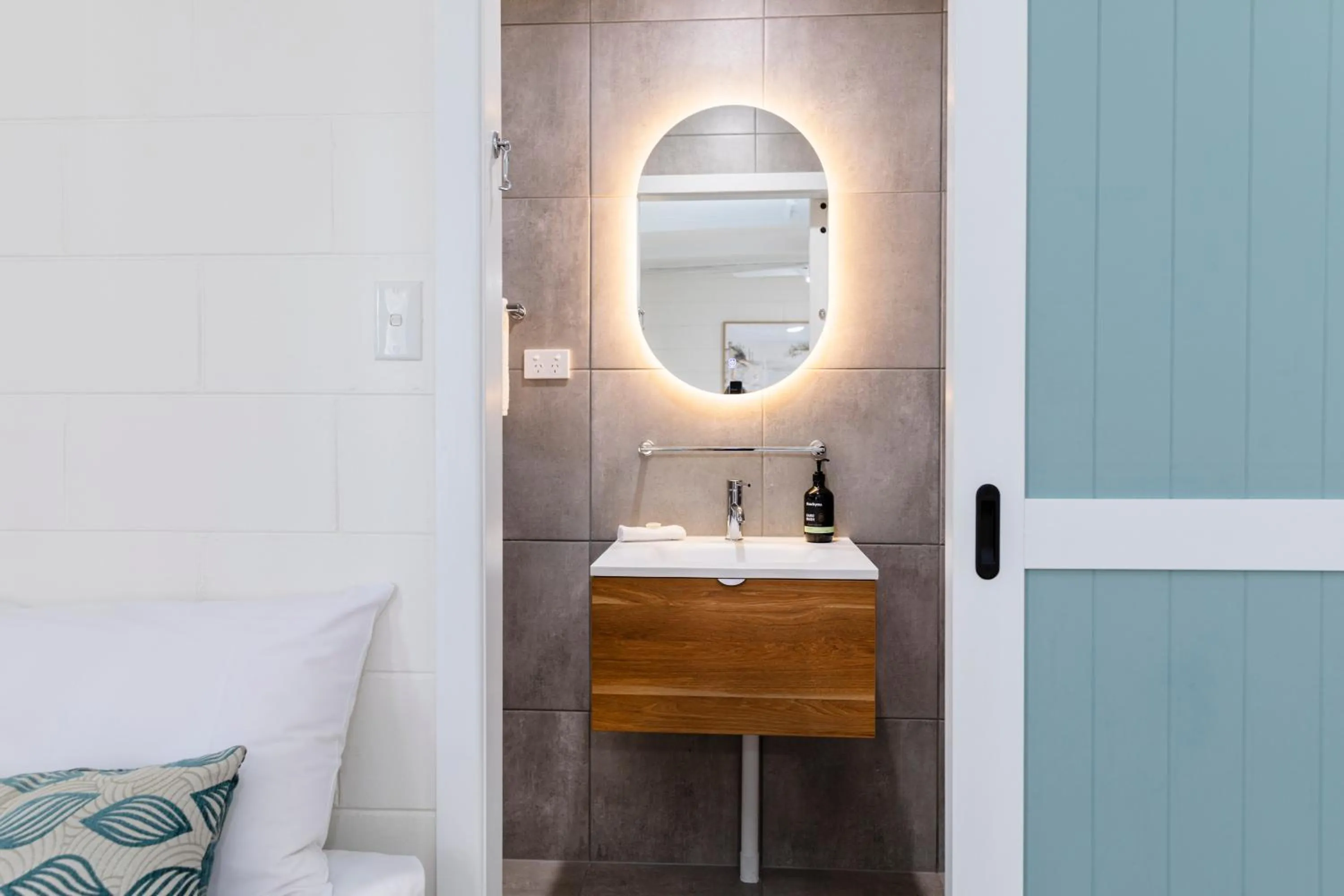 Bathroom in Palm View Holiday Apartments