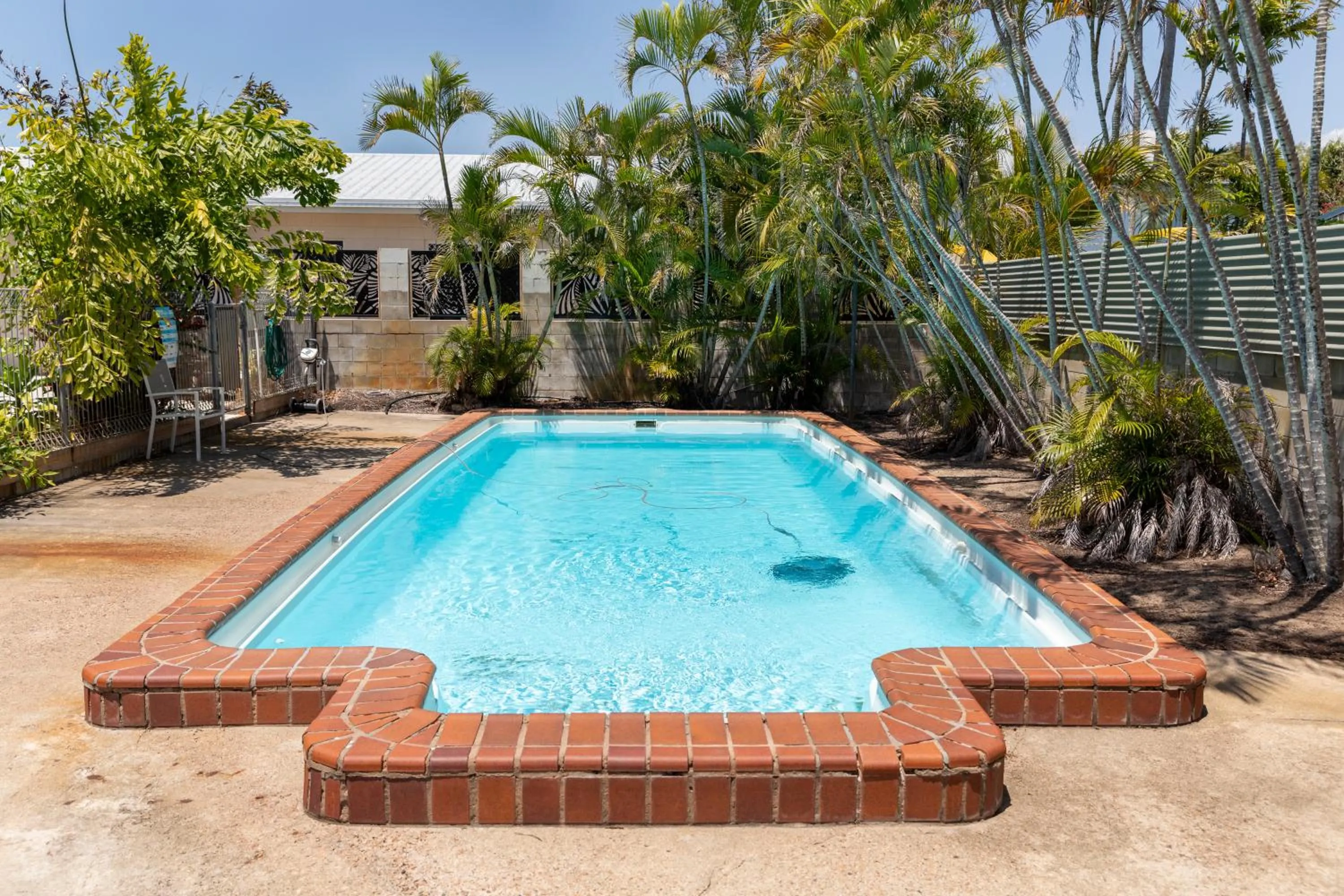 Swimming pool in Palm View Holiday Apartments