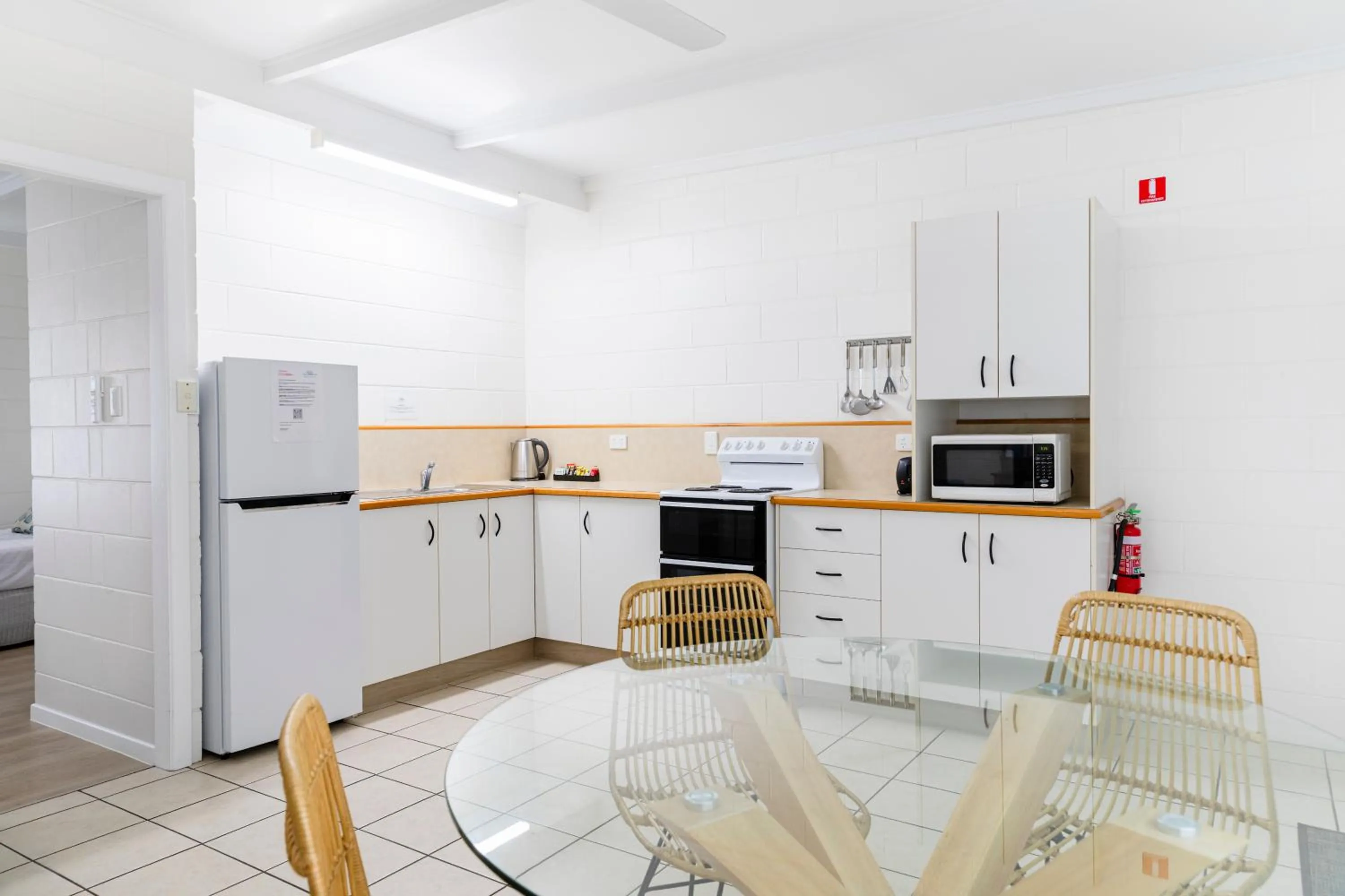 Kitchen or kitchenette in Palm View Holiday Apartments