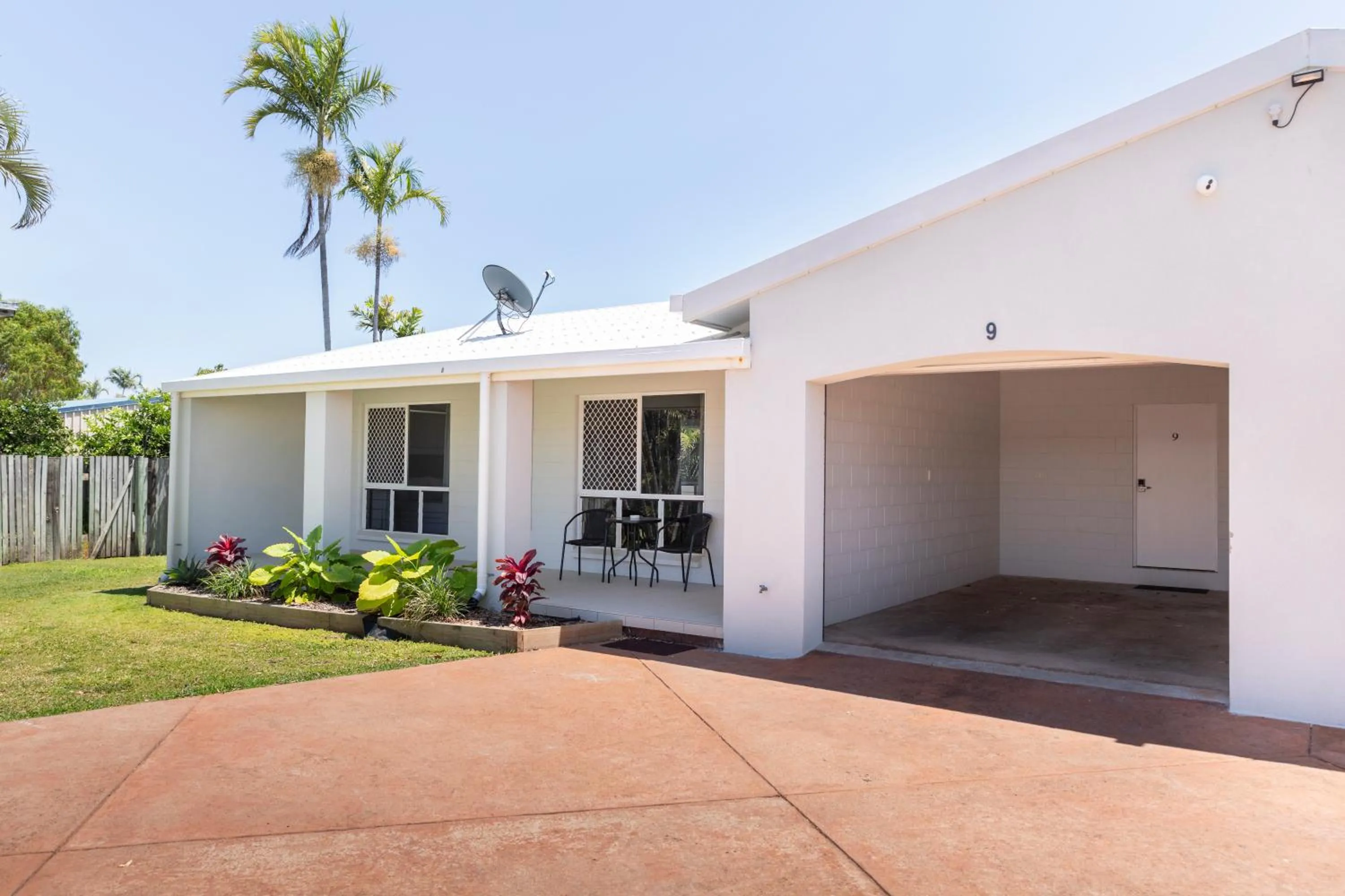 Property building in Palm View Holiday Apartments