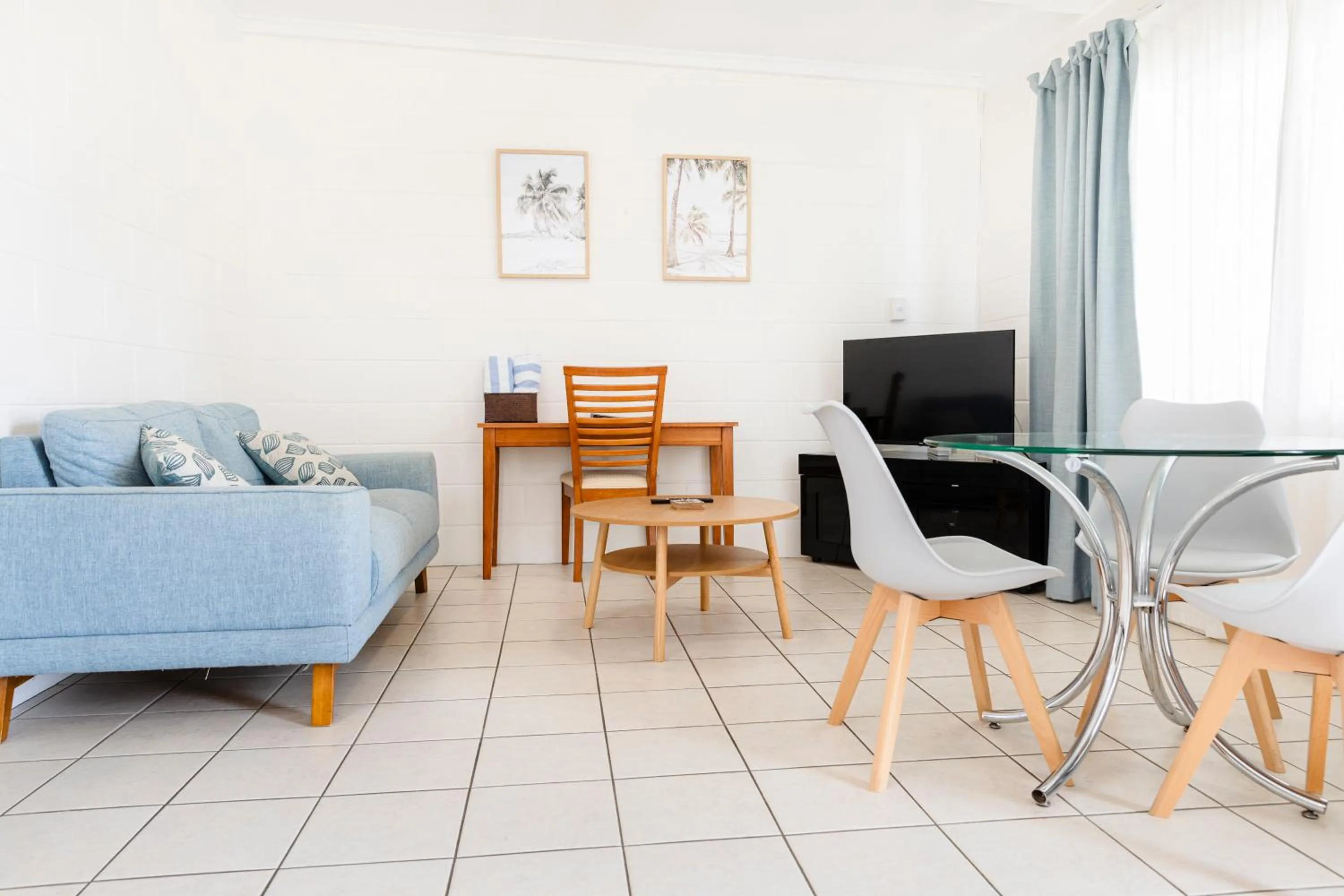 Living room in Palm View Holiday Apartments