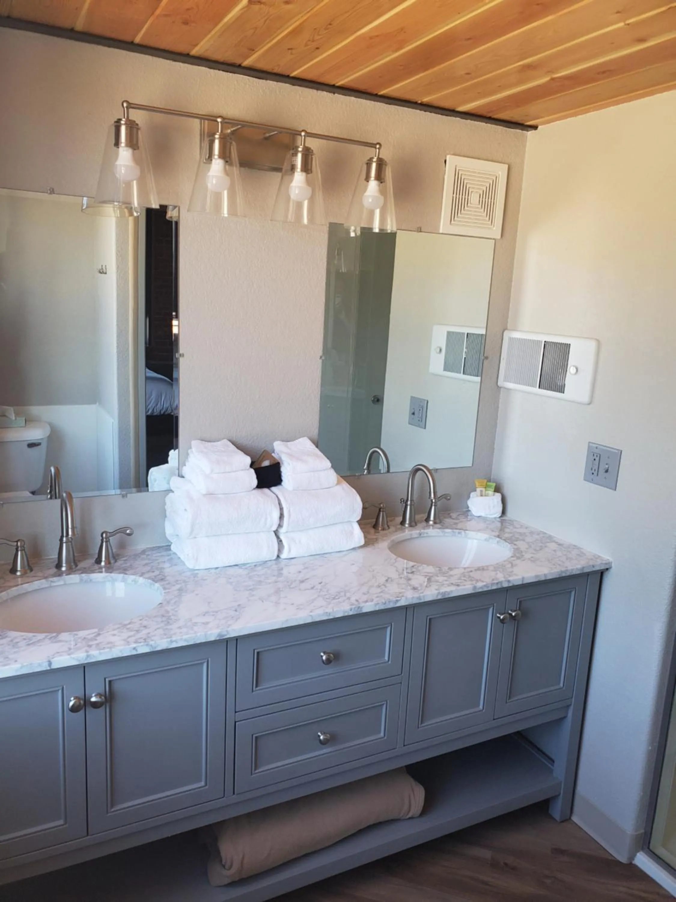 Bathroom in The Hotel Sturgis