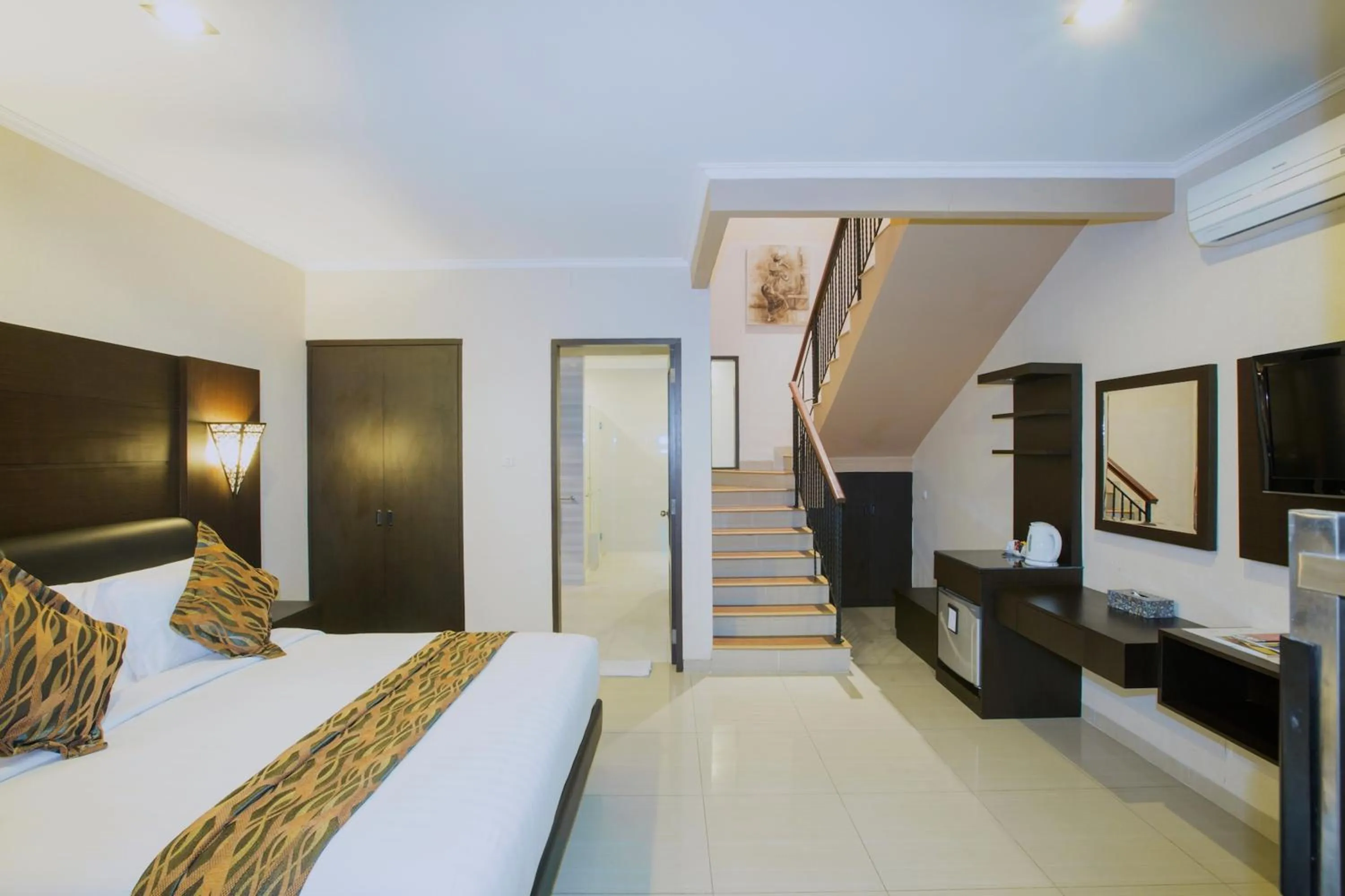 Decorative detail, Bed in Flamingo Dewata Suite